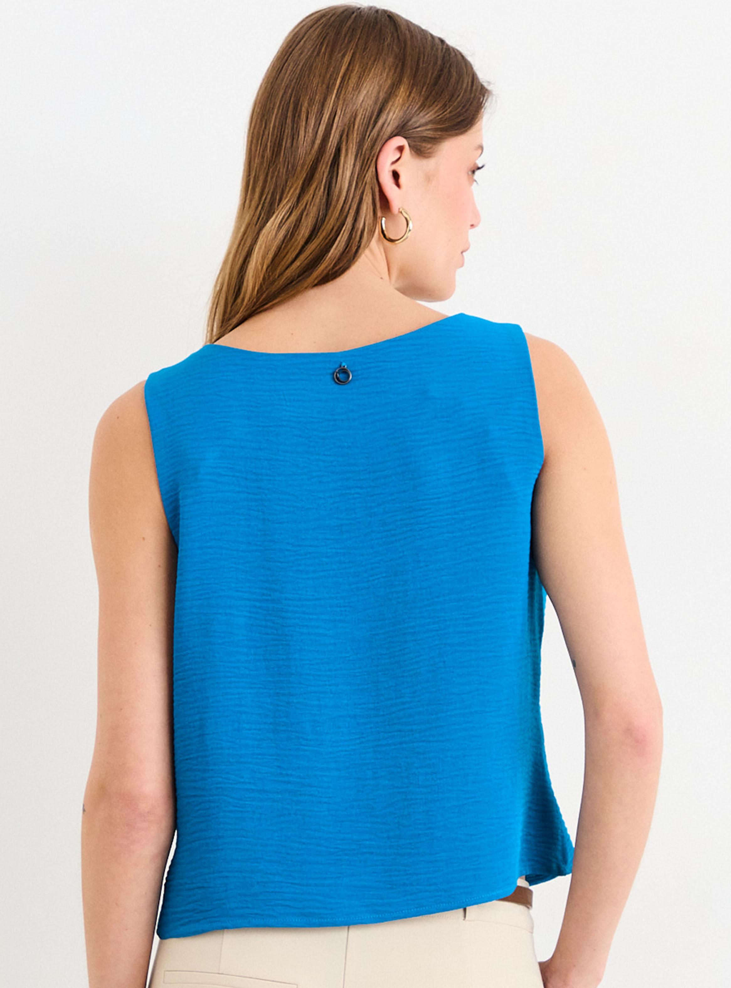 Blusa Lisa Detalle en Hombros Regular Poliéster-1