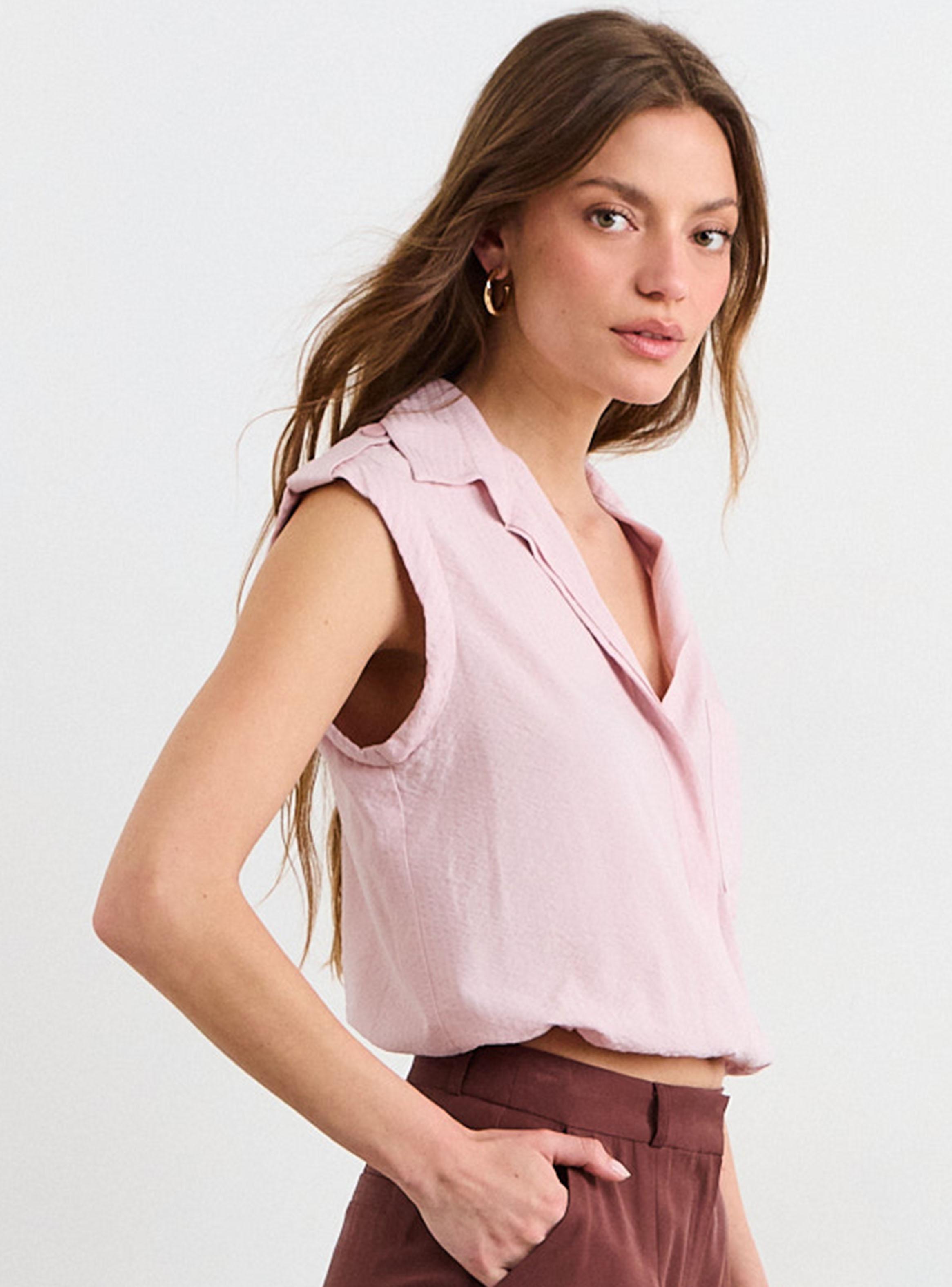 Blusa Lisa Crop de Cuello Polo con Botón-2