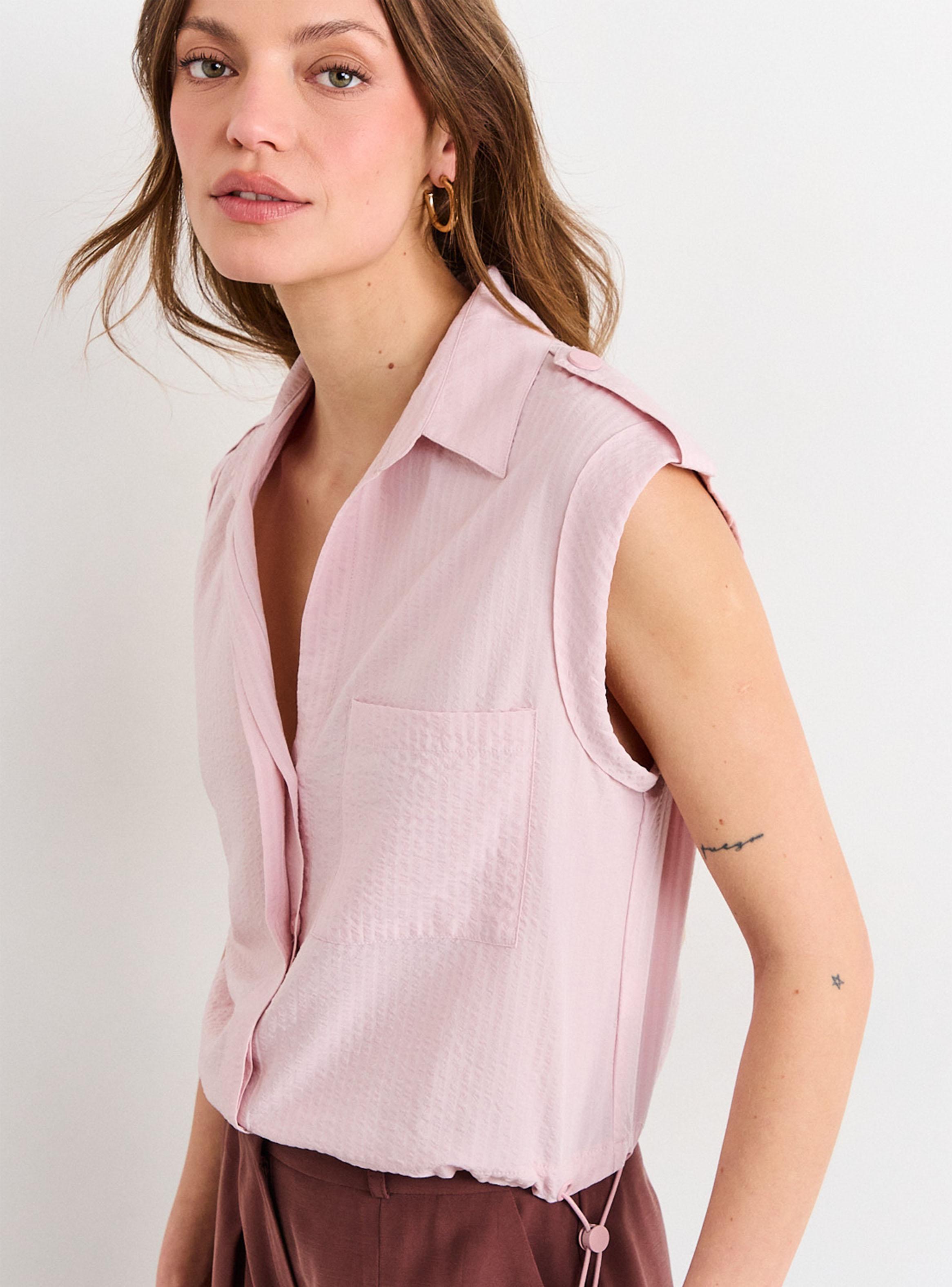 Blusa Lisa Crop de Cuello Polo con Botón-3