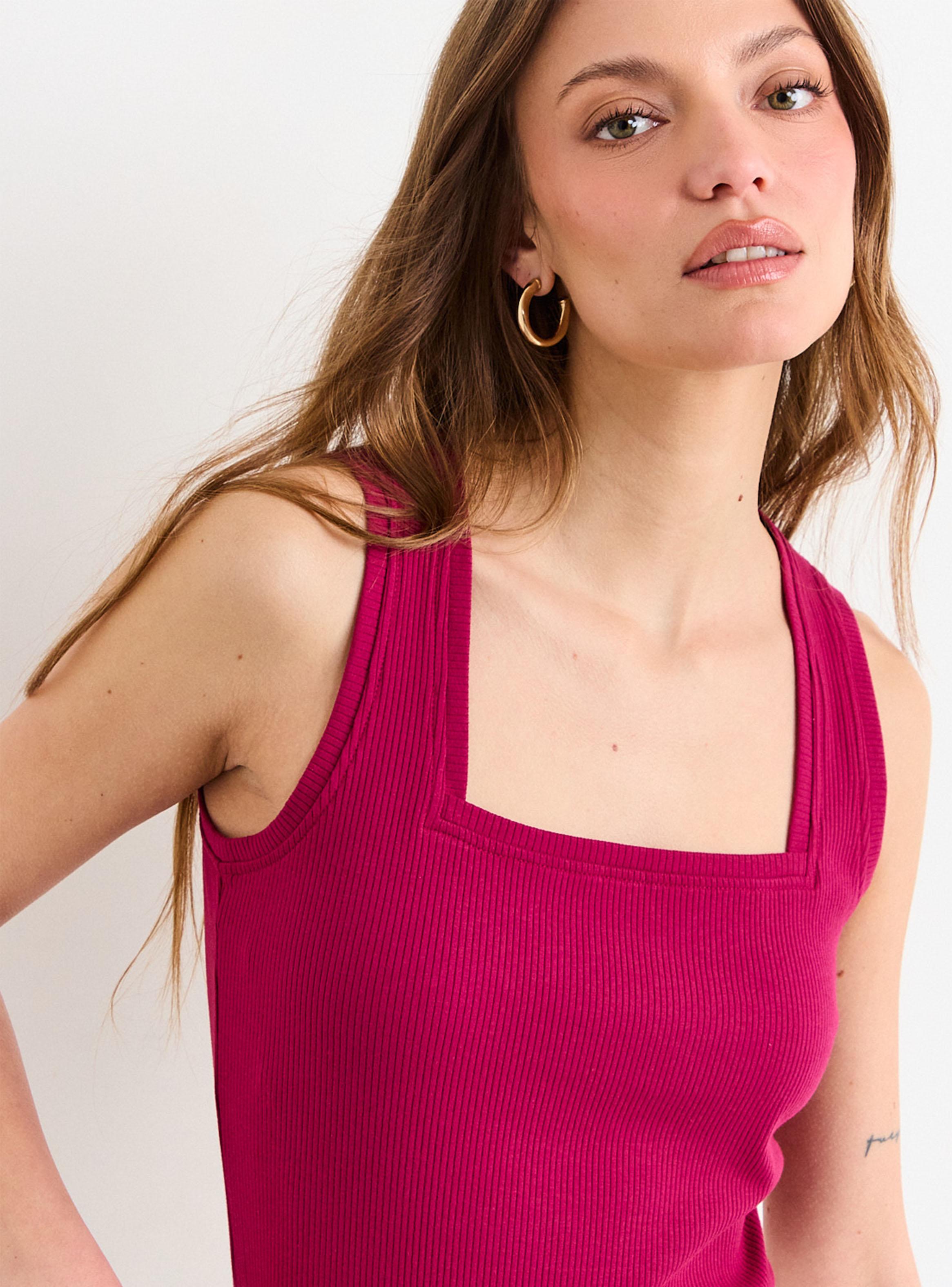 Polera Lisa Escote Cuadrado sin Mangas Regular-3