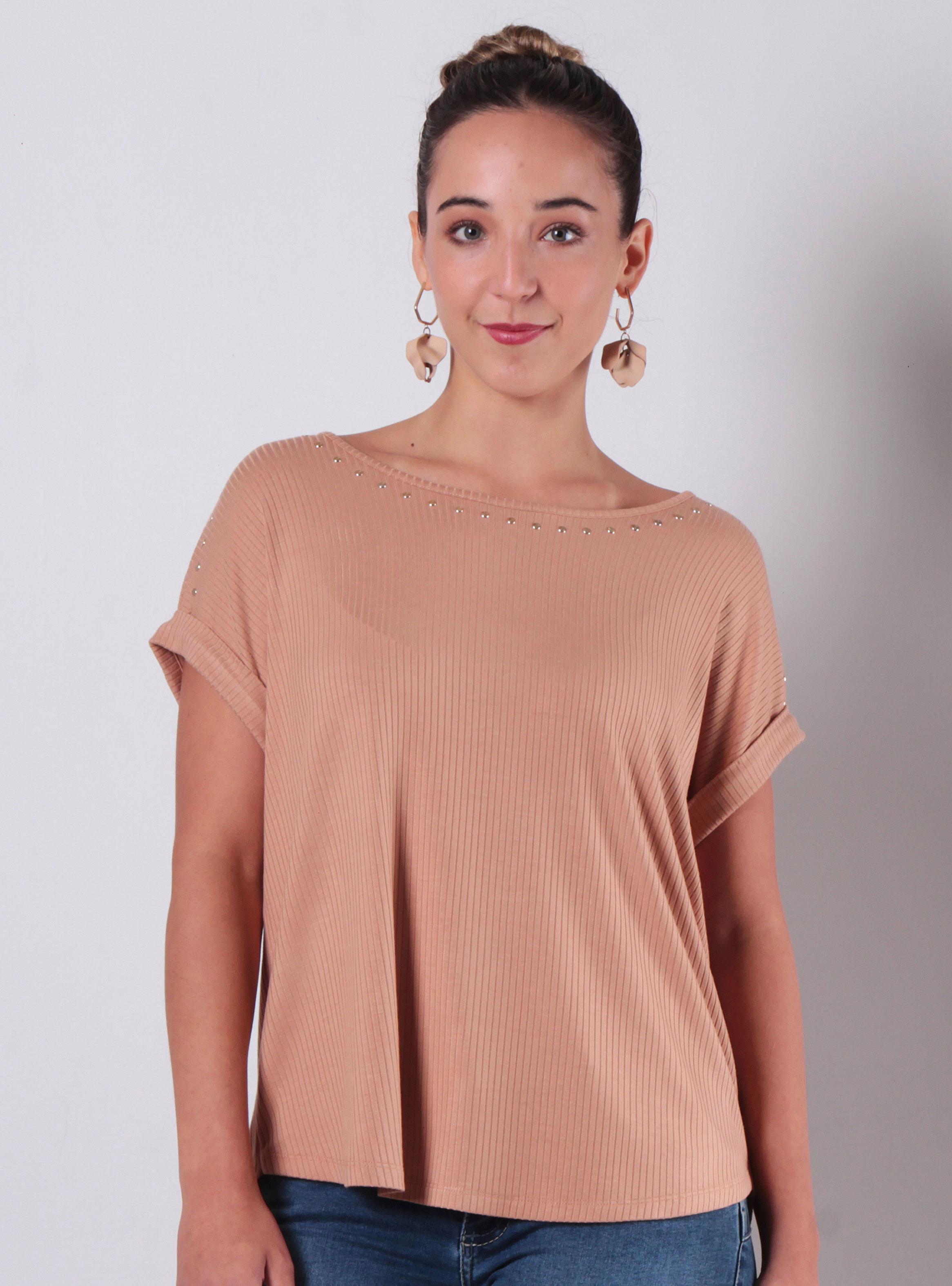 Polera Manga Corta Escote Redondo con Tachas-0
