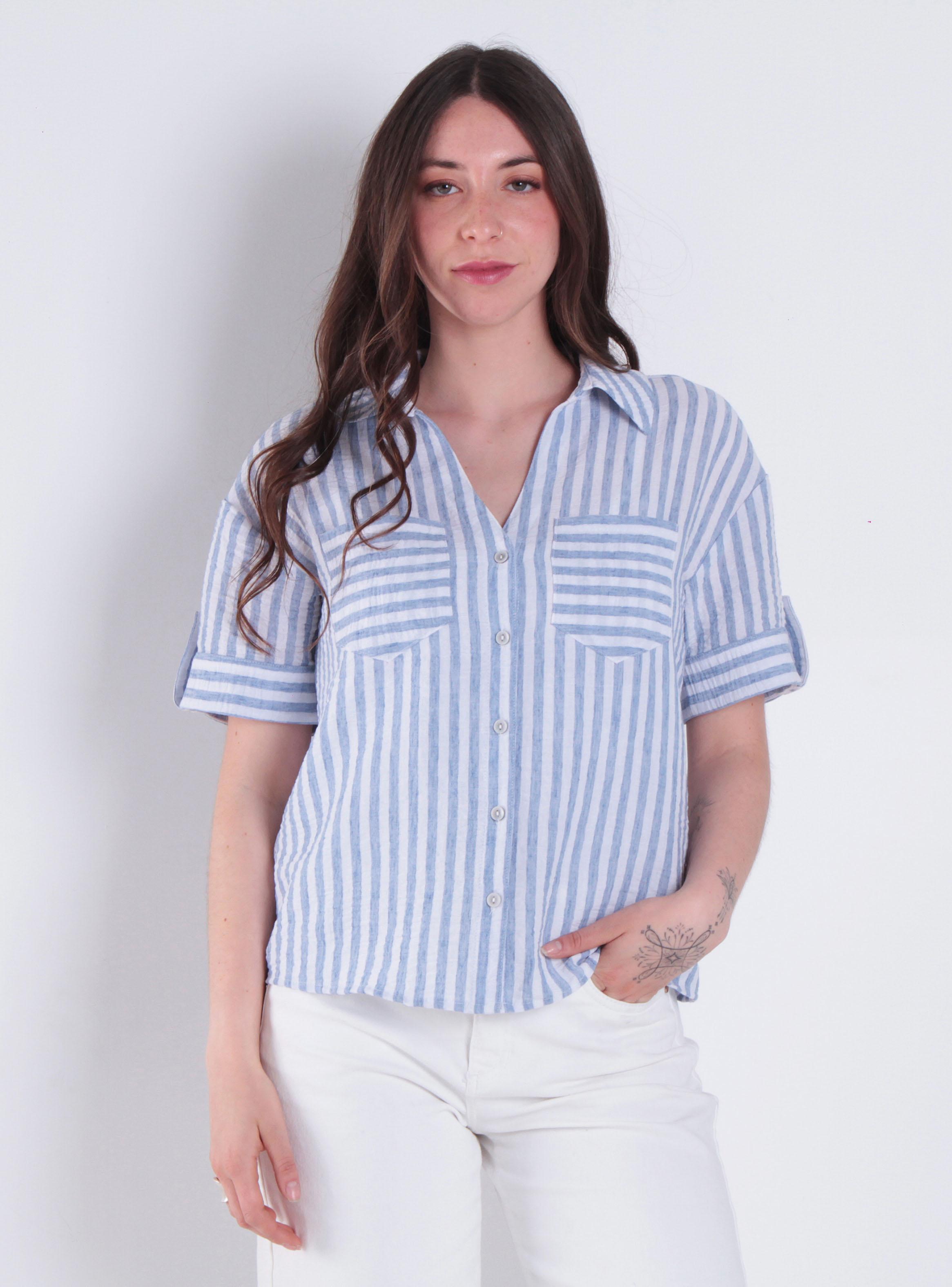 Blusa Listada Abotonada en Delantero con Bolsillo 3060-0