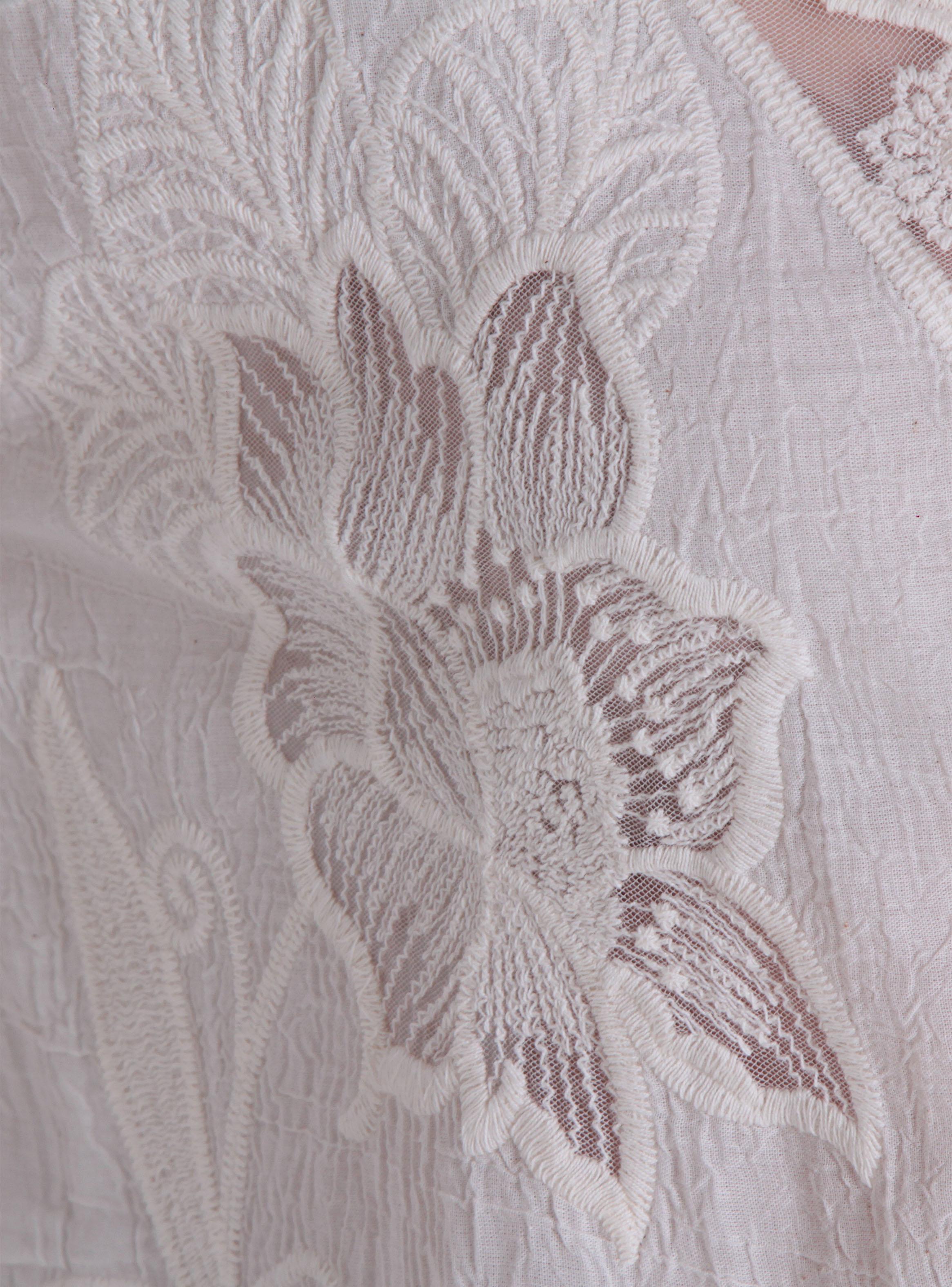 Blusa Embroidery Manga Corta Abotonada en Delantero Escote V-2