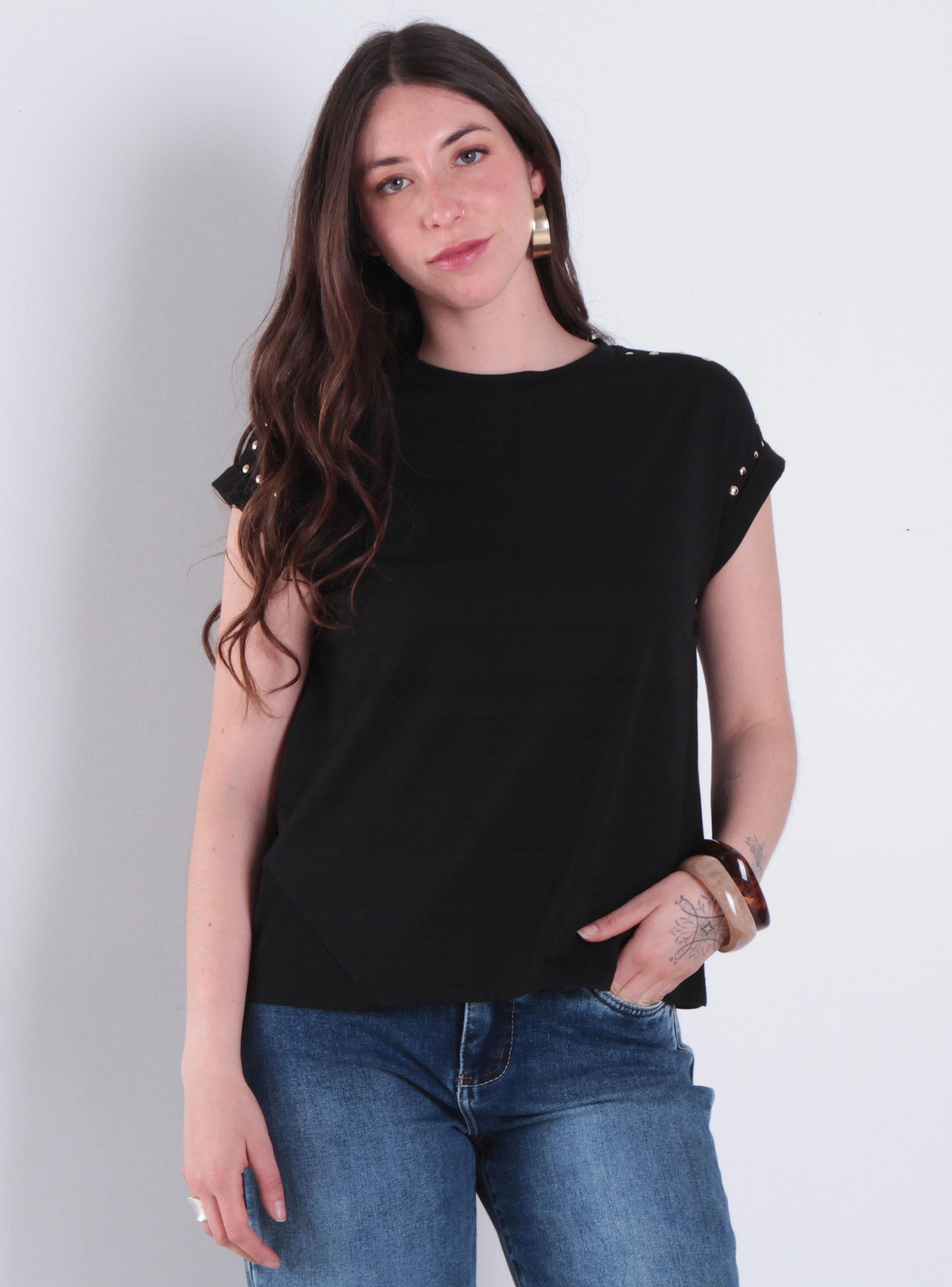 Polera Sólida Escote Redondo con Aplicación en Hombro-0