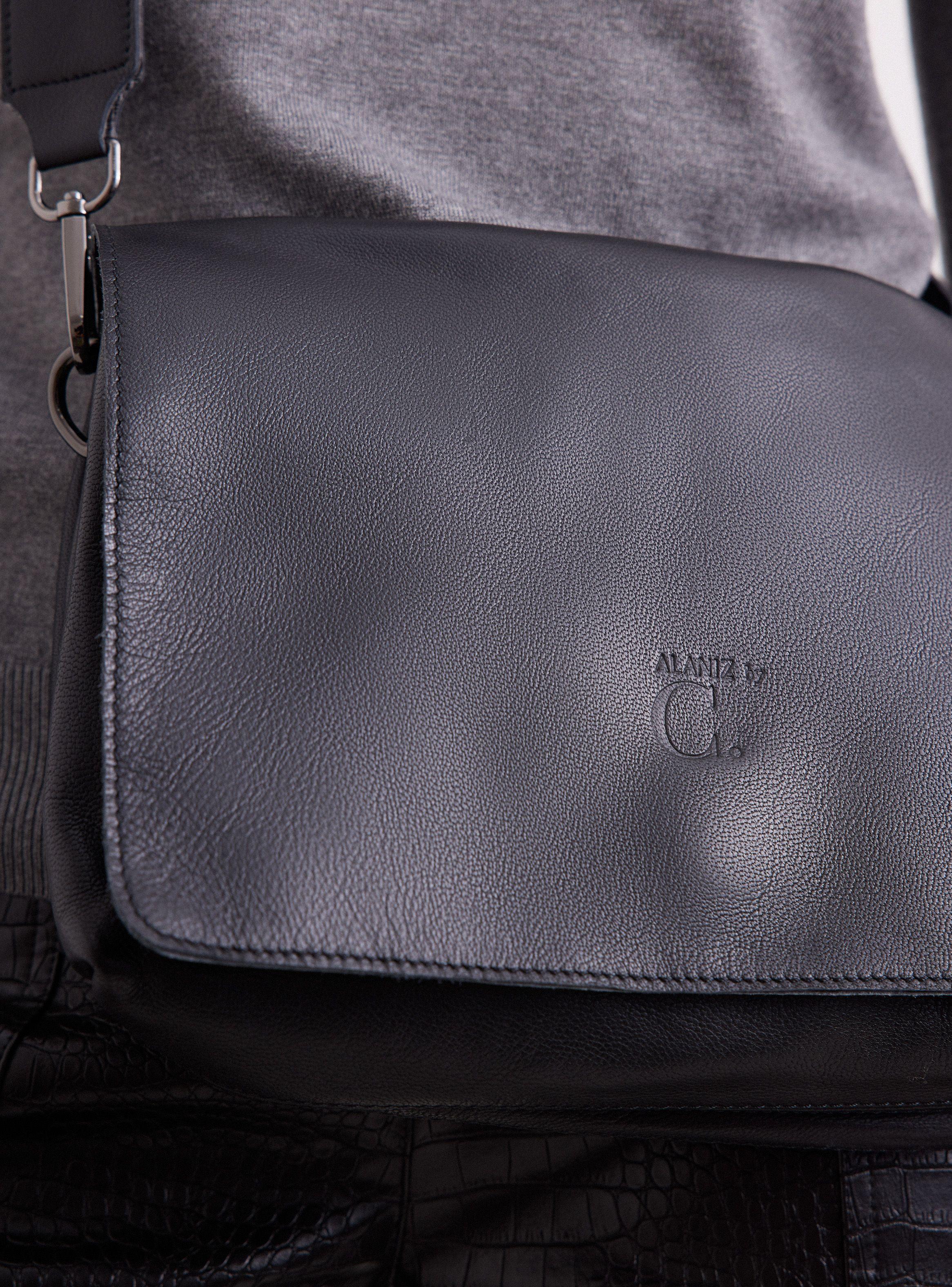 Cartera Crossbody de Cuero By C. Del Pilar-1