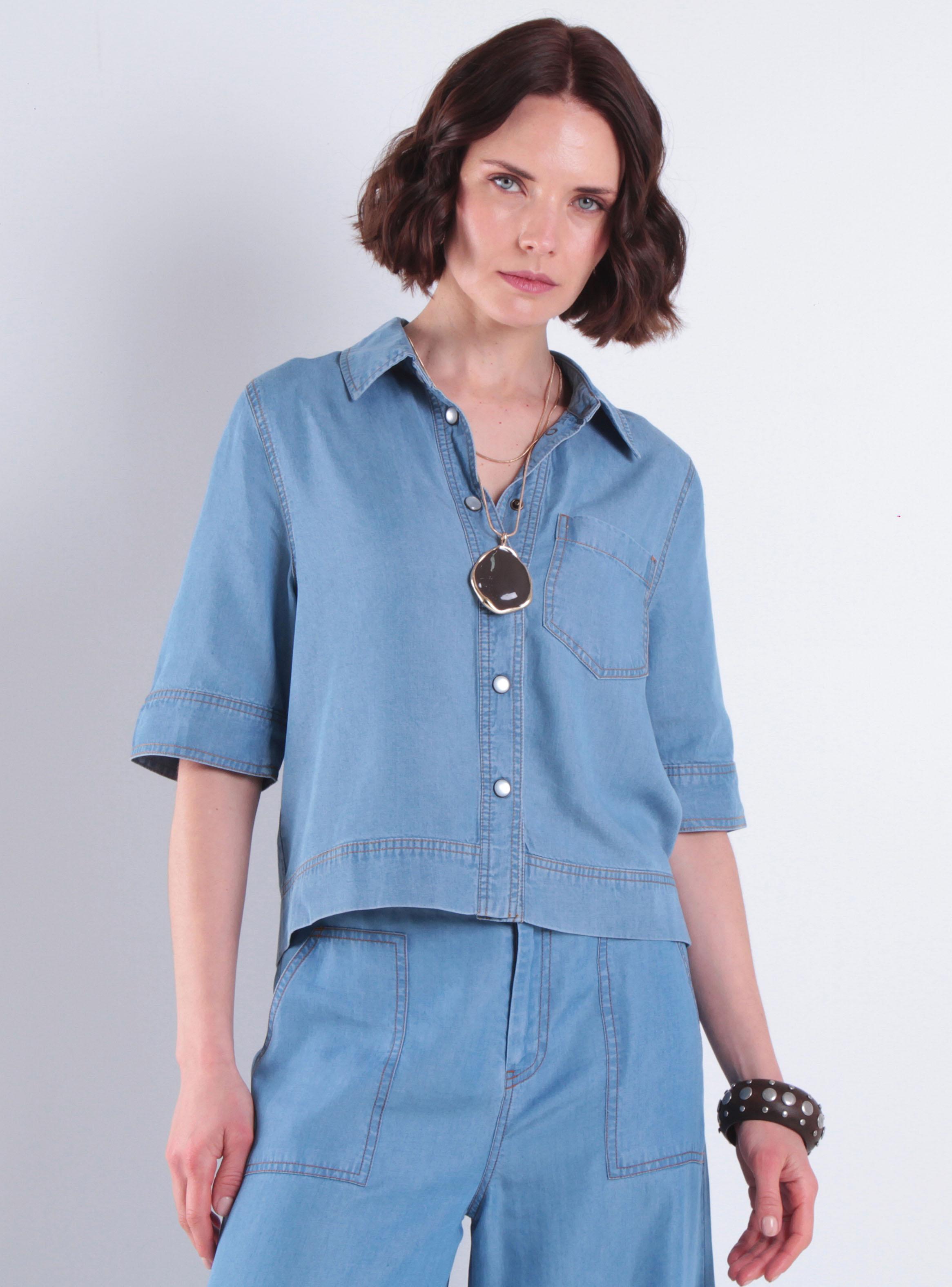 Blusa Lyocell Manga Corta Abotonada en Delantero y Bolsillo-0