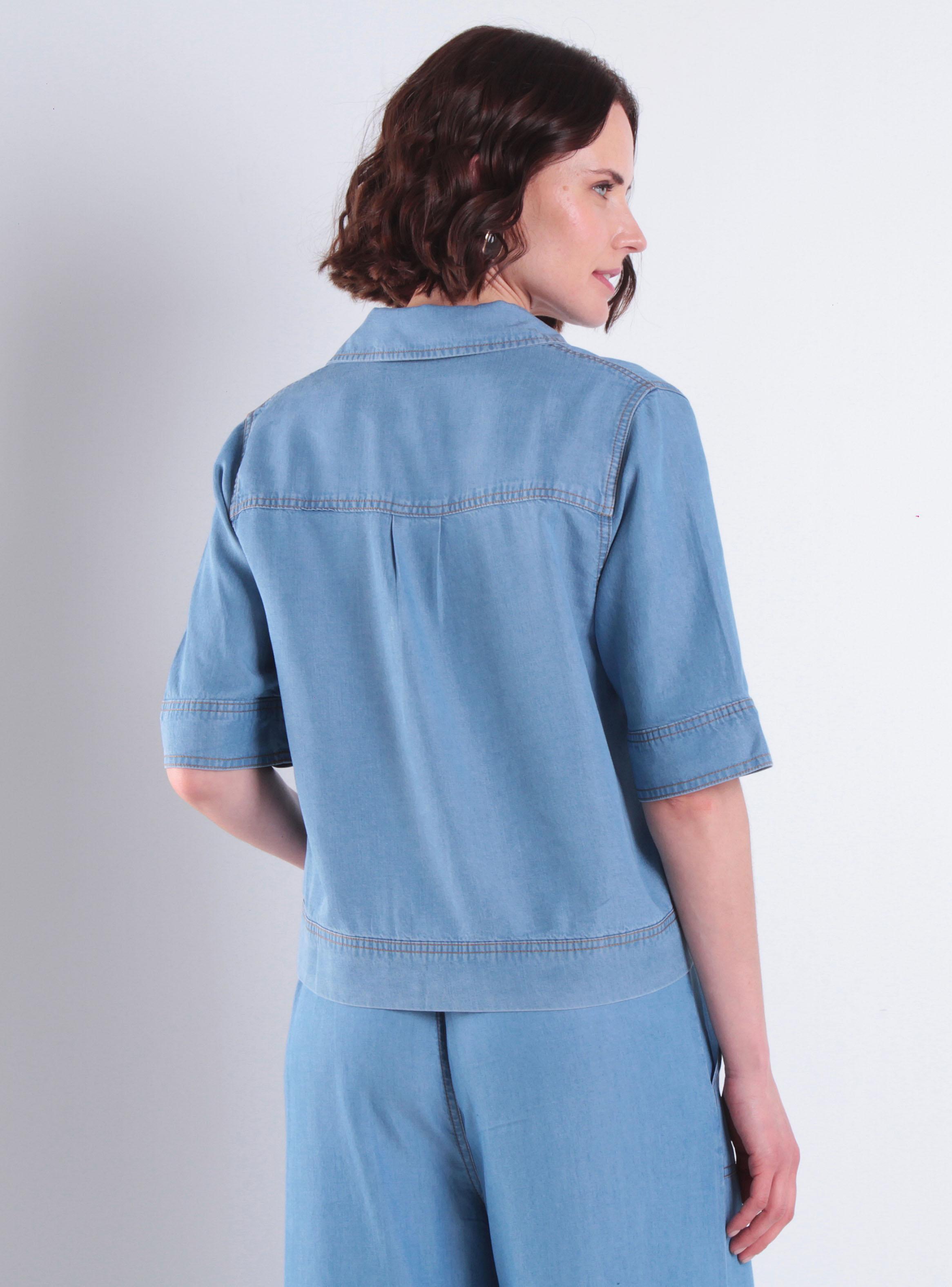 Blusa Lyocell Manga Corta Abotonada en Delantero y Bolsillo-1