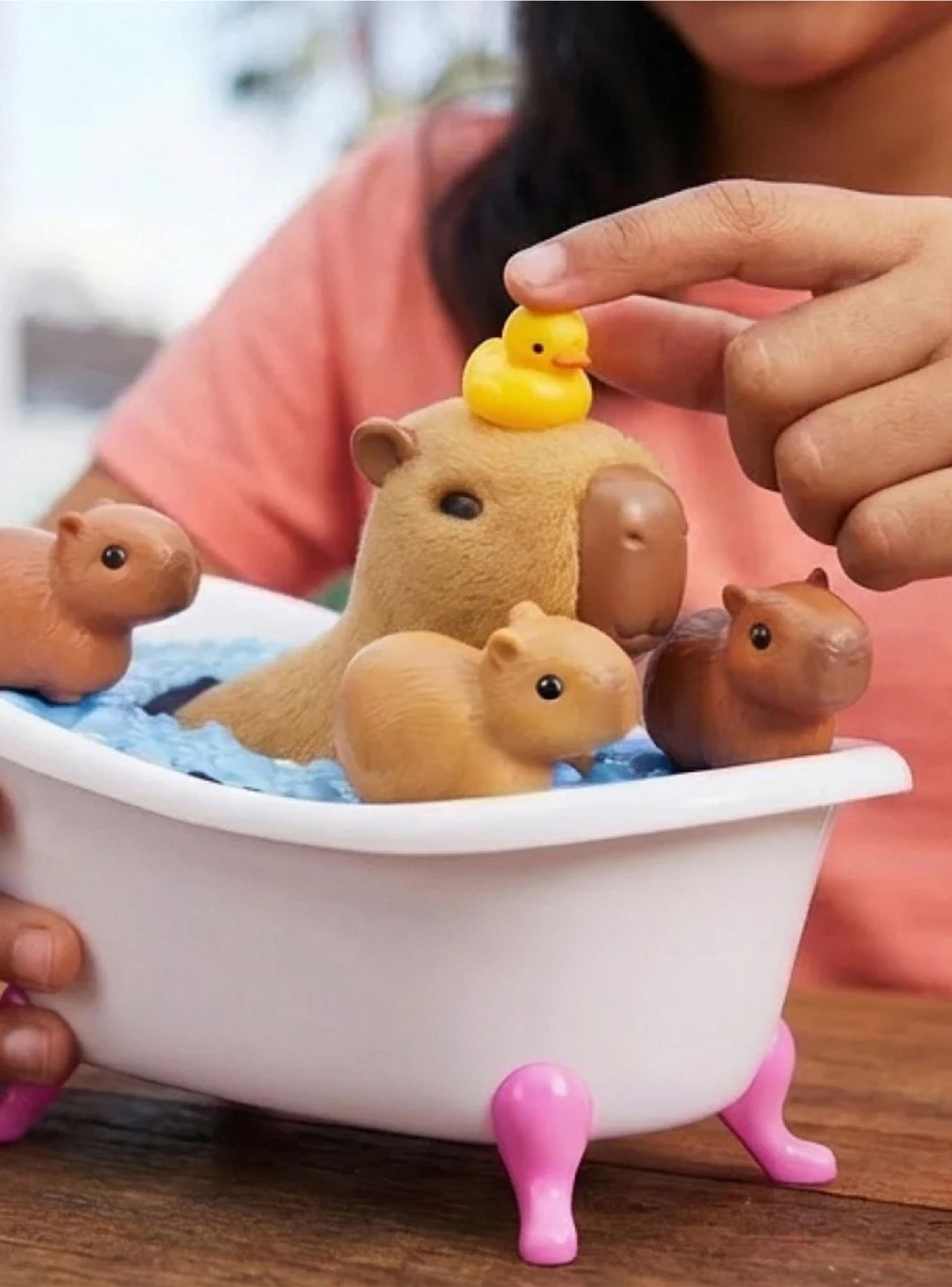 Set de Animales Mamá Capibara y Bebé Sorpresa-3