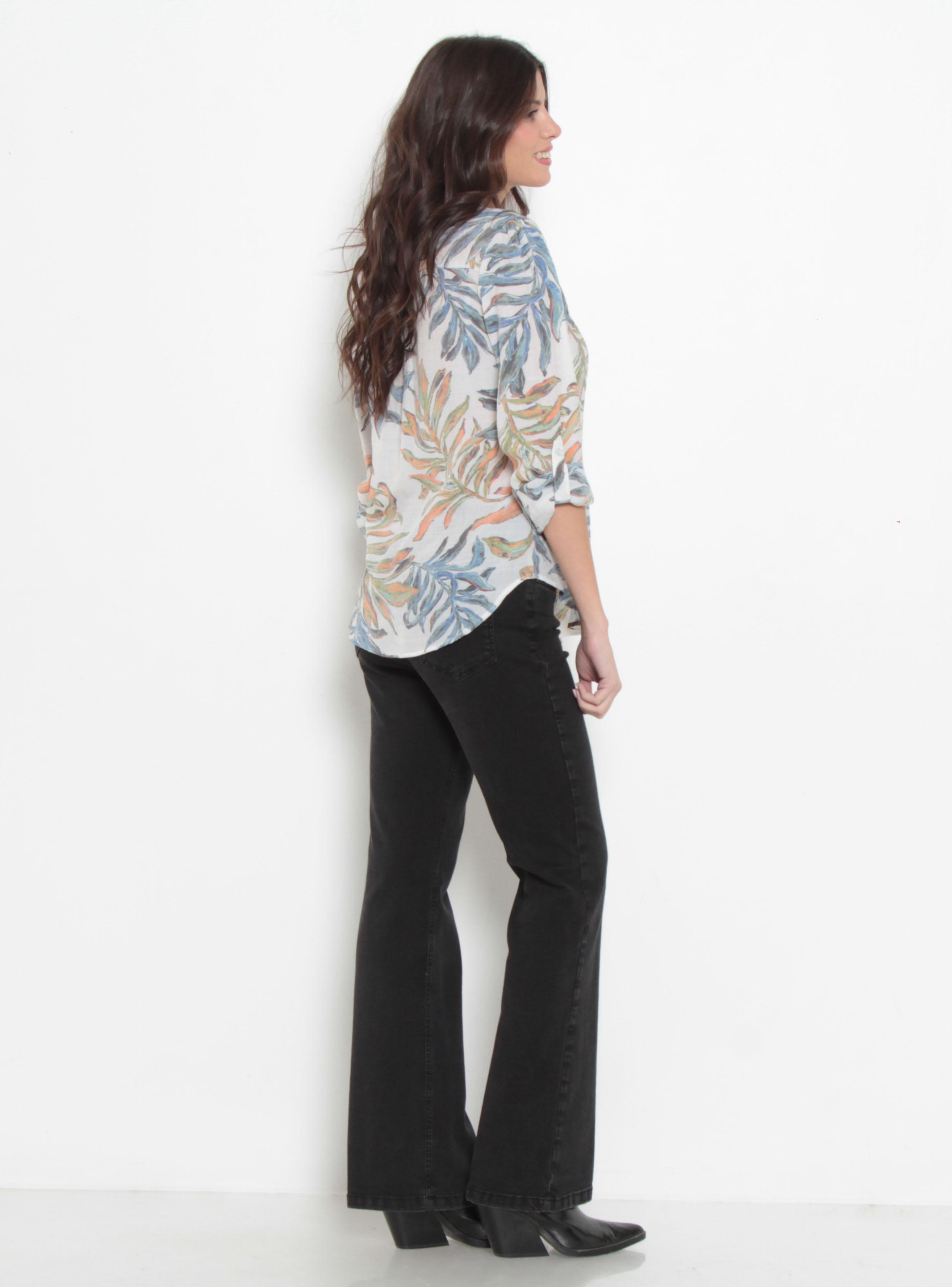 Blusa Manga Larga Estampada Escote V Abotonada en Delantero-4
