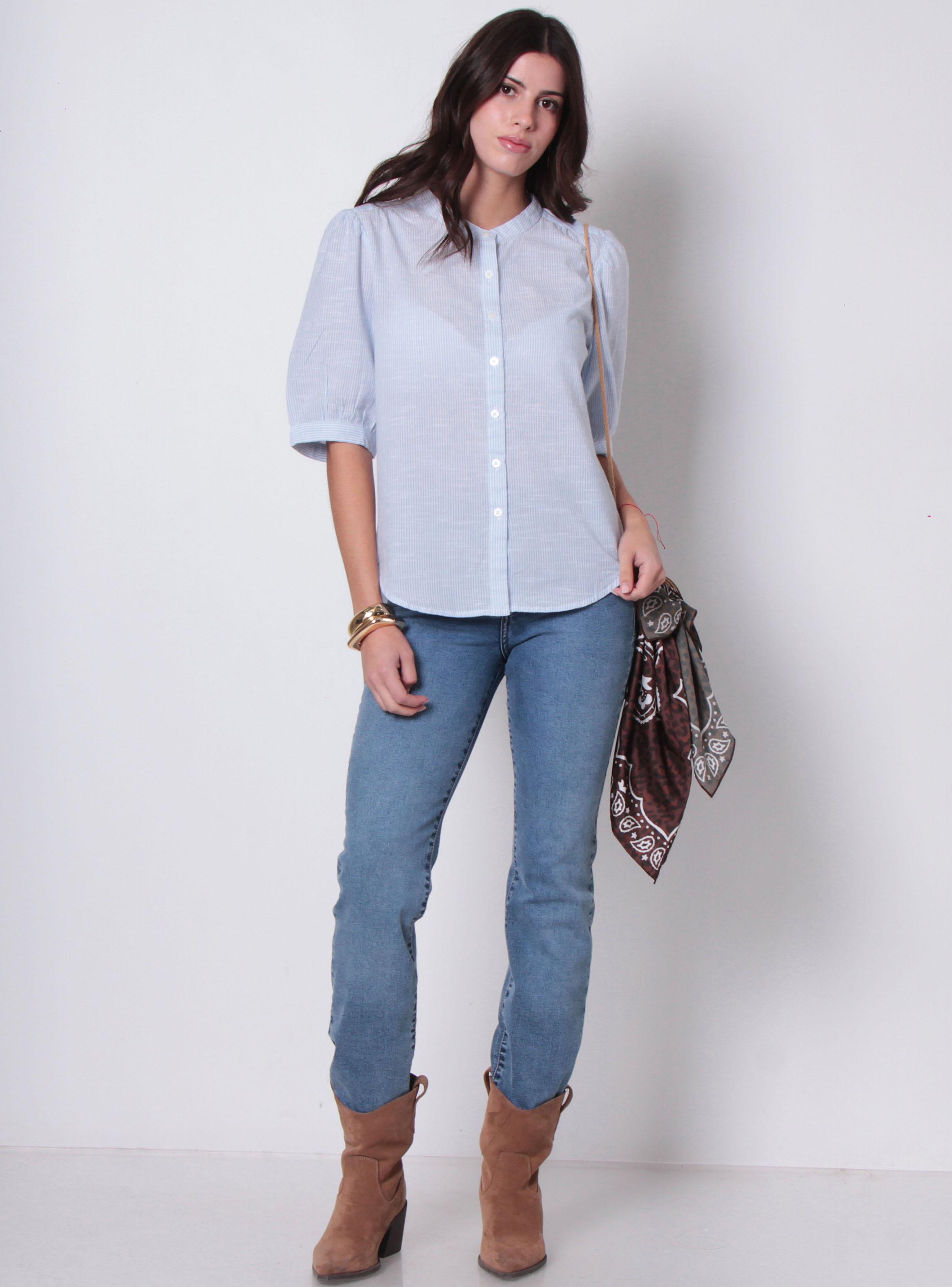 Blusa Listada Escote Redondo Abotonada en Delantero-3