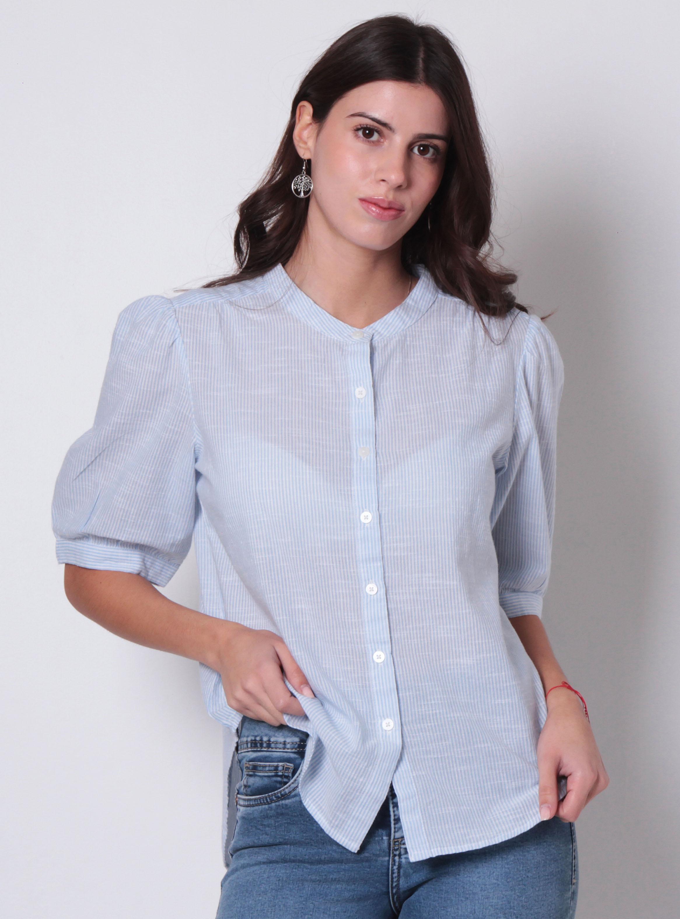 Blusa Listada Escote Redondo Abotonada en Delantero-0