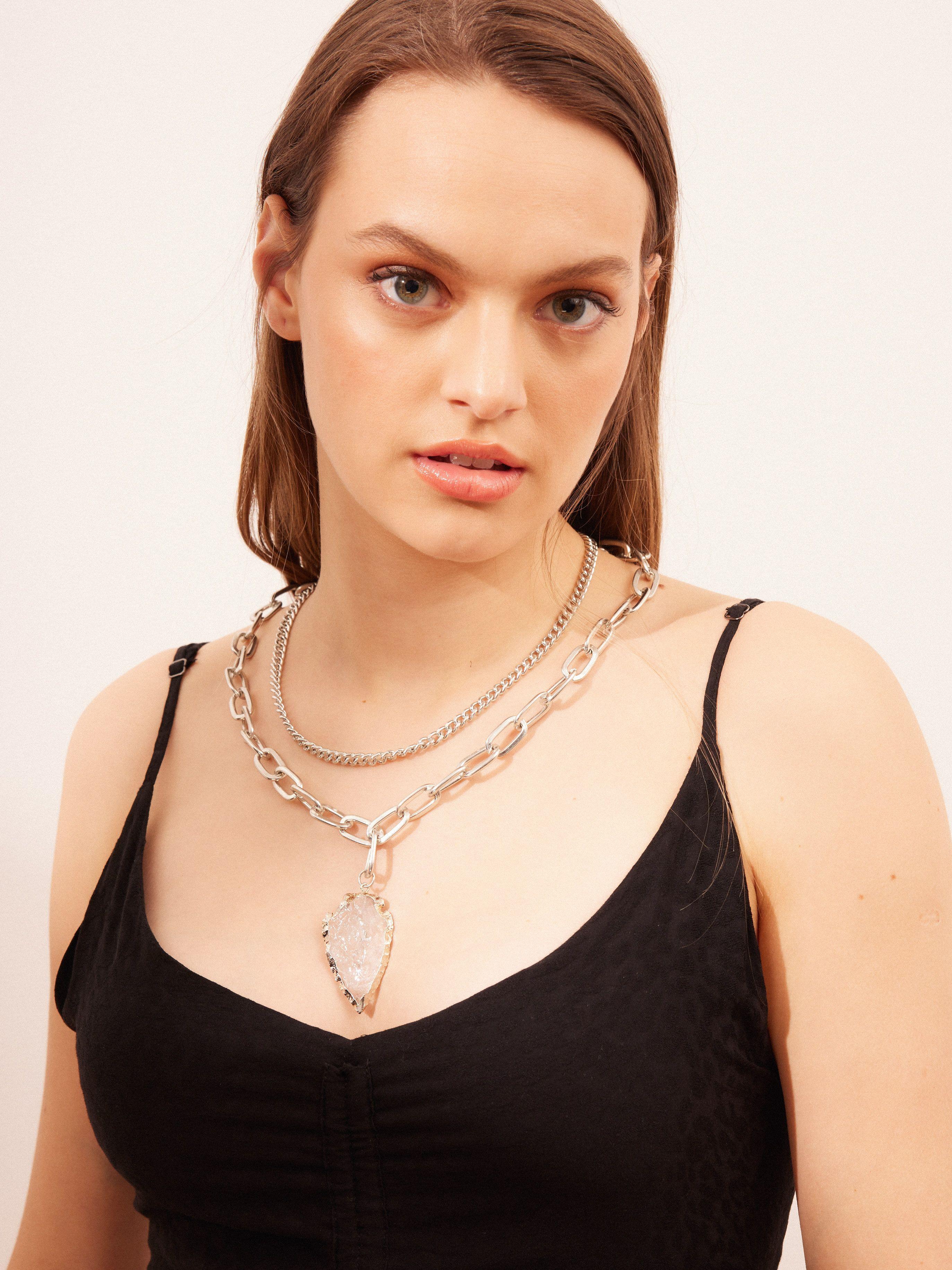 Collar Multi Cadena con Cuarzo Colgante-0