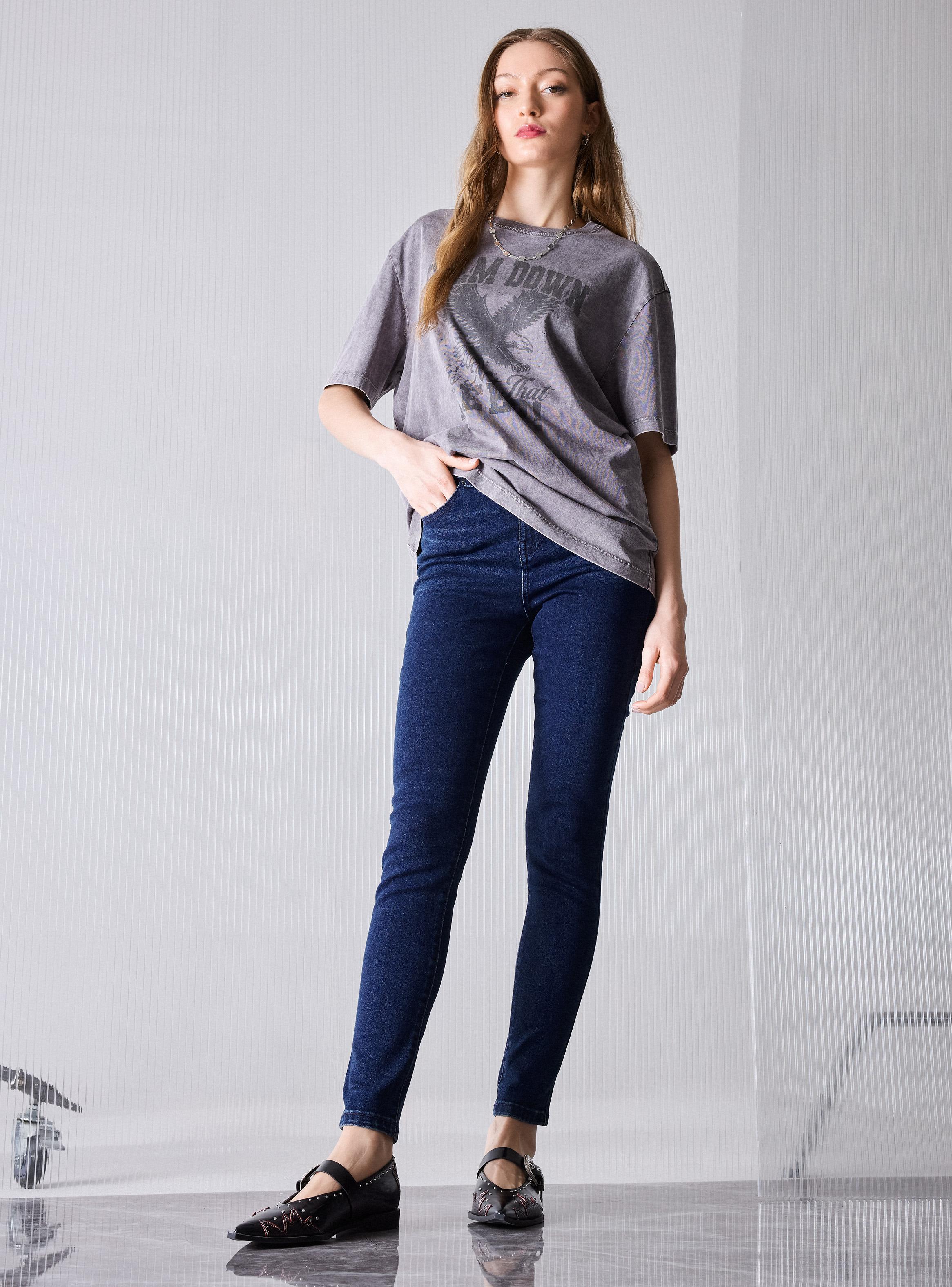 Jeans Básico 5 Bolsillos Lavado Tiro Alto-4