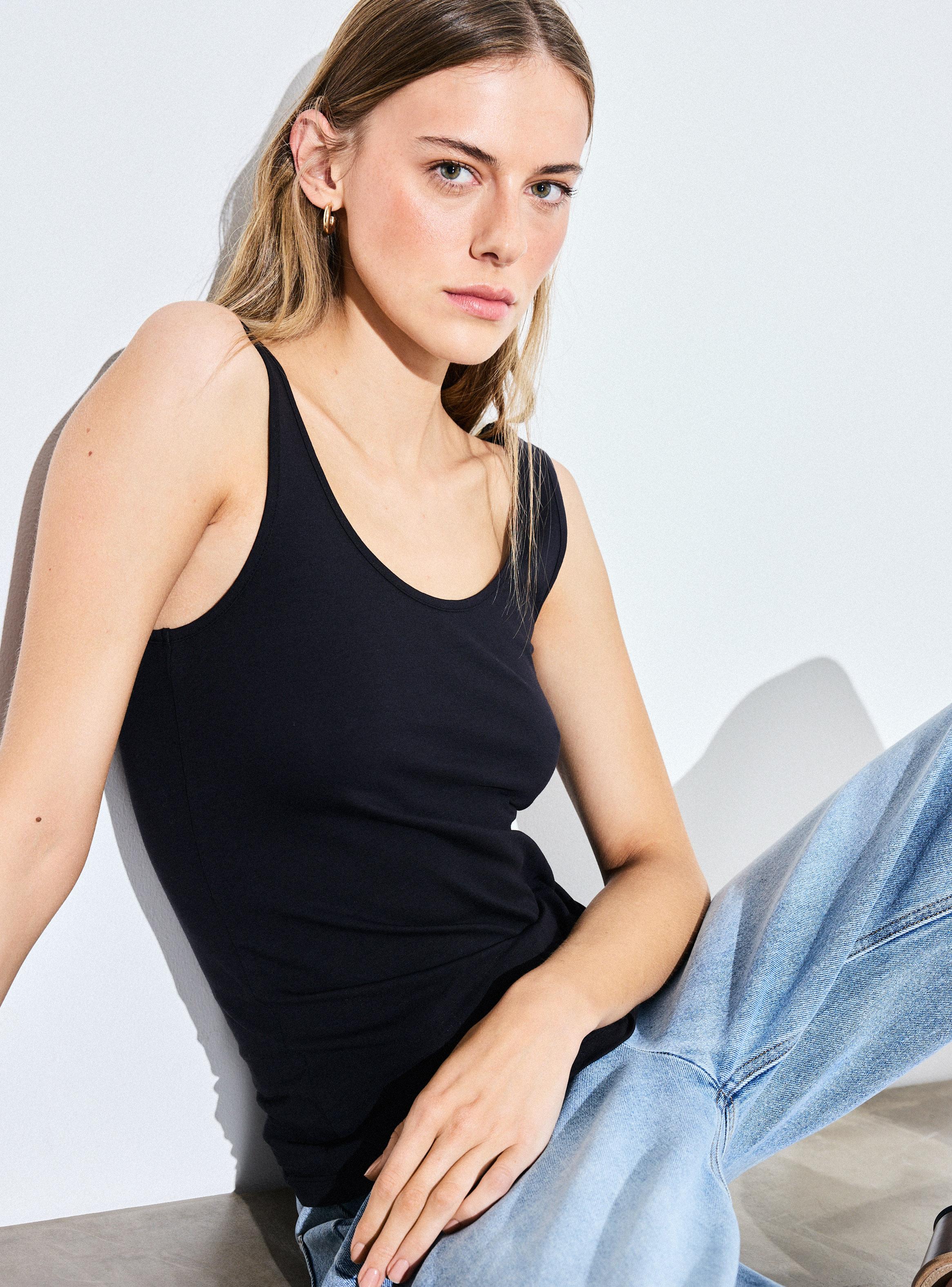 Polera sin Mangas Básica Elasticada-2