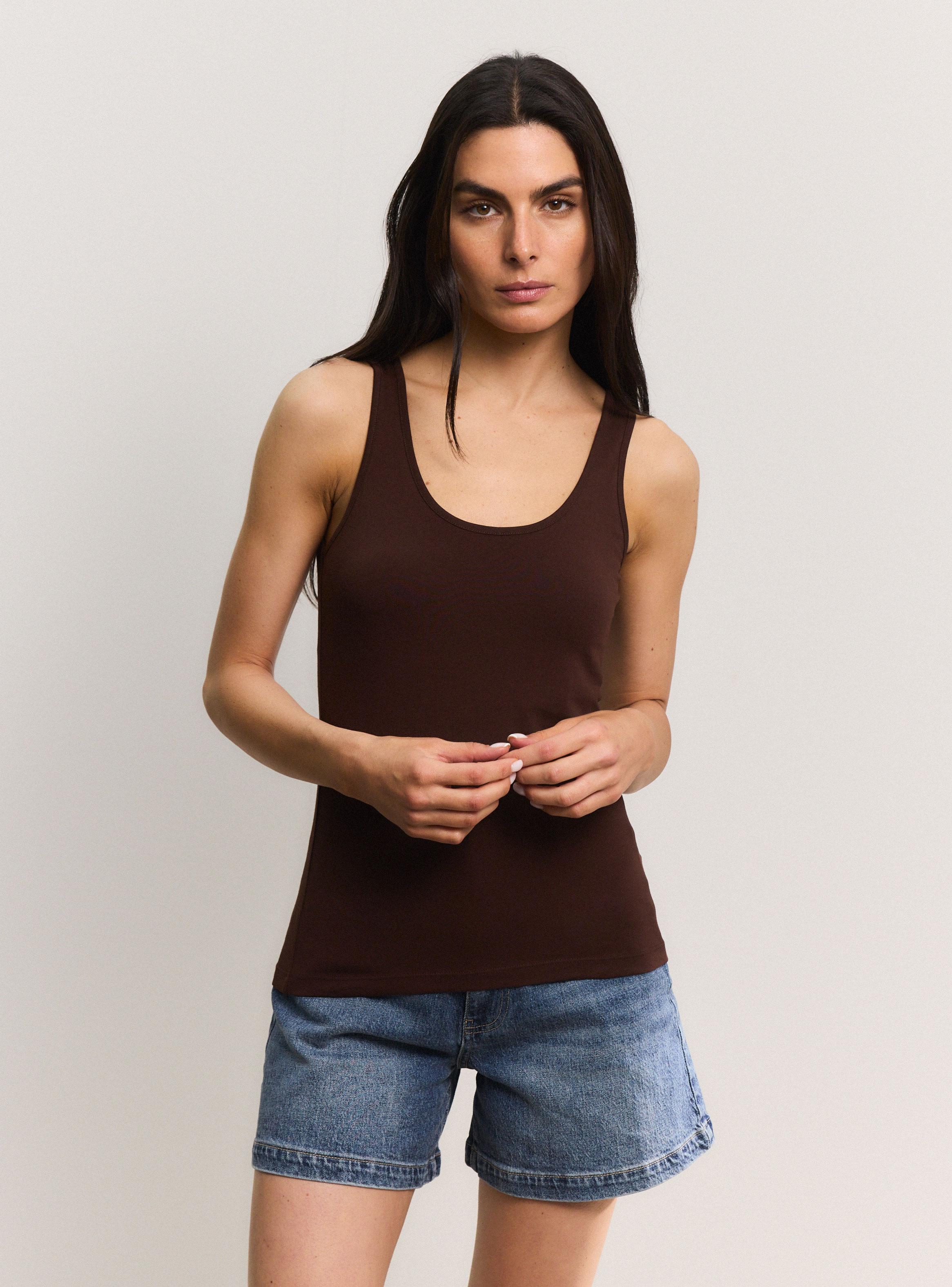 Polera sin Mangas Básica Elasticada-0