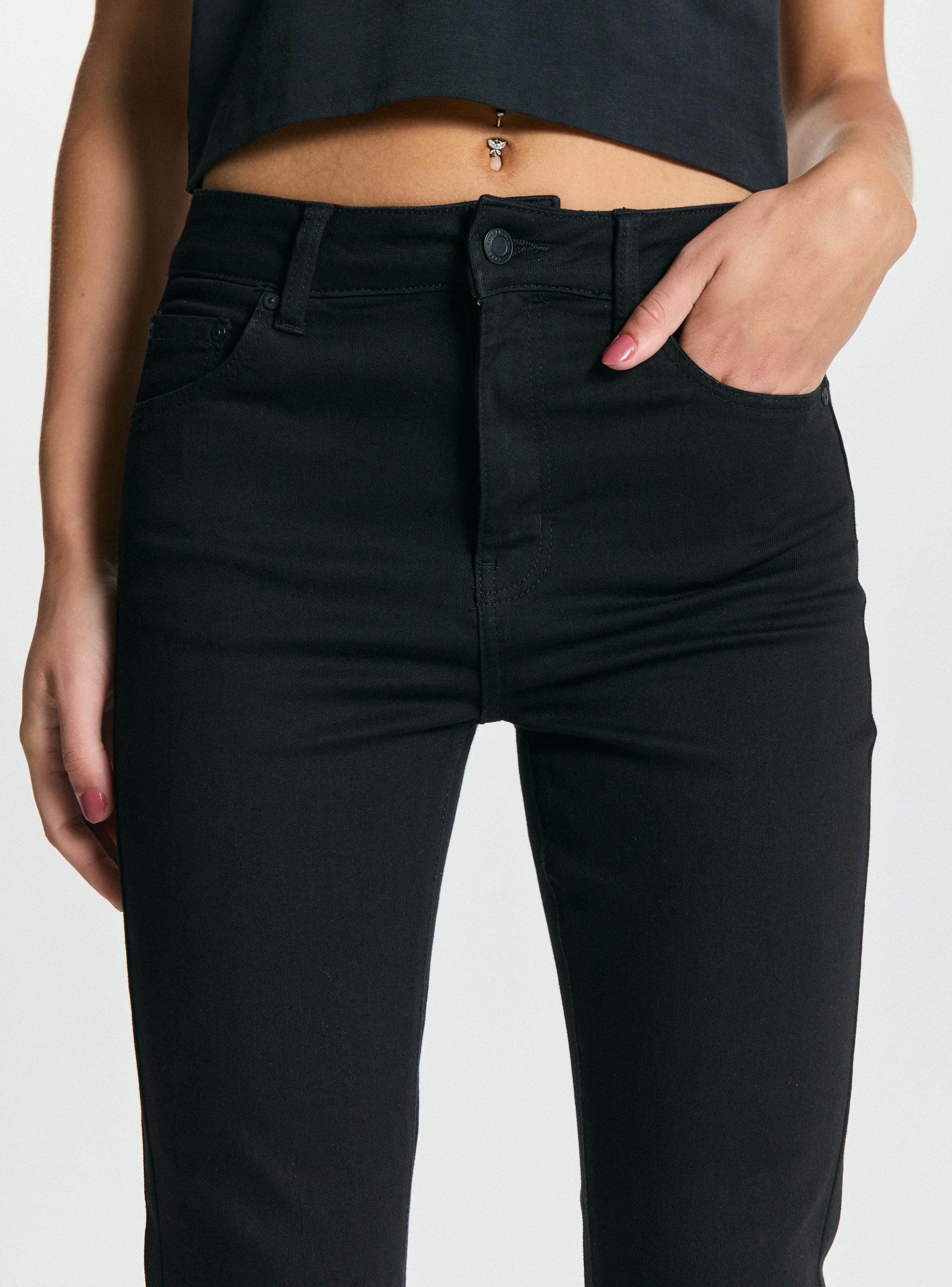 Jeans Básico 5 Bolsillos Flare Tiro Medio-2