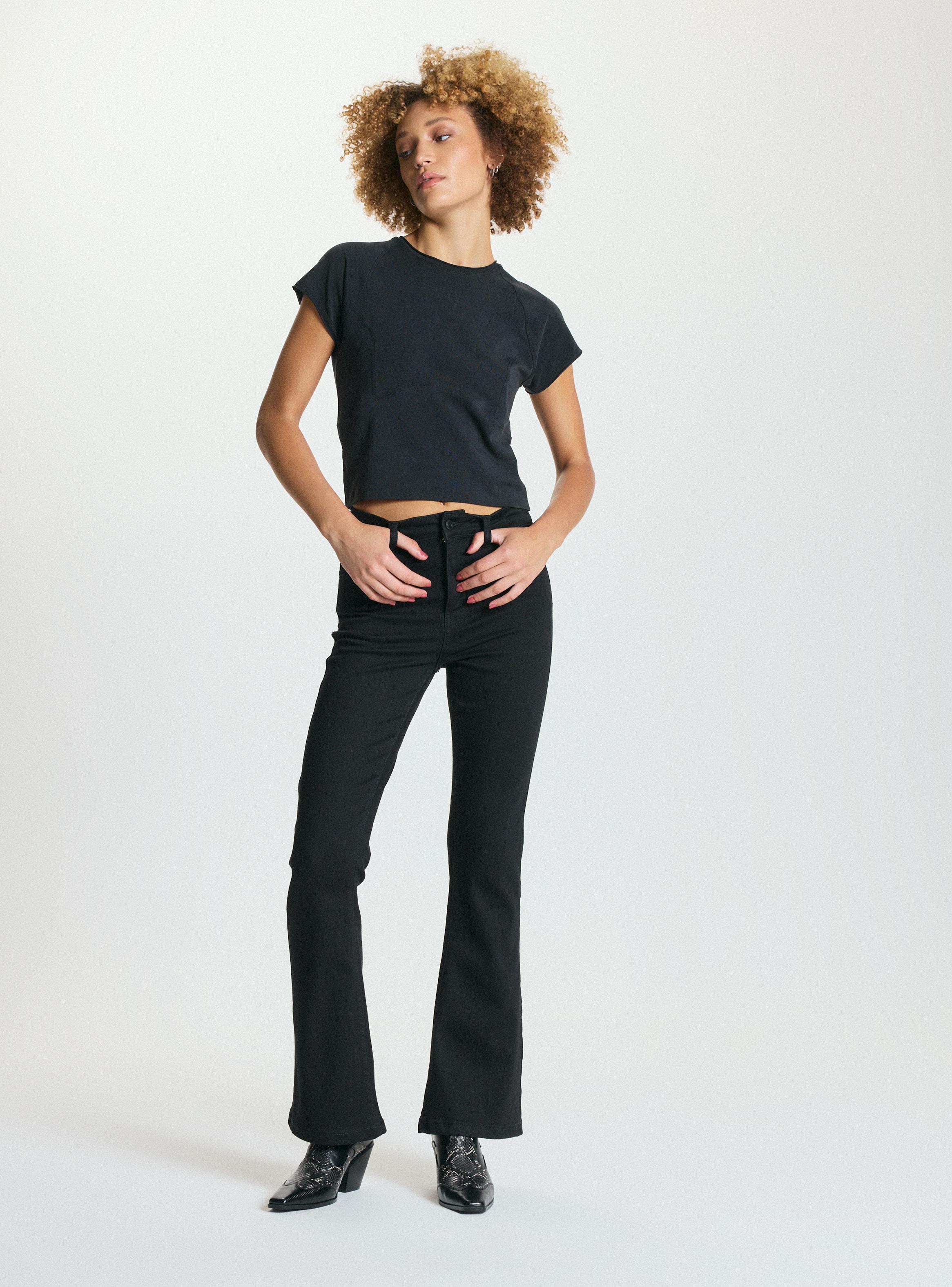 Jeans Básico 5 Bolsillos Flare Tiro Medio-4