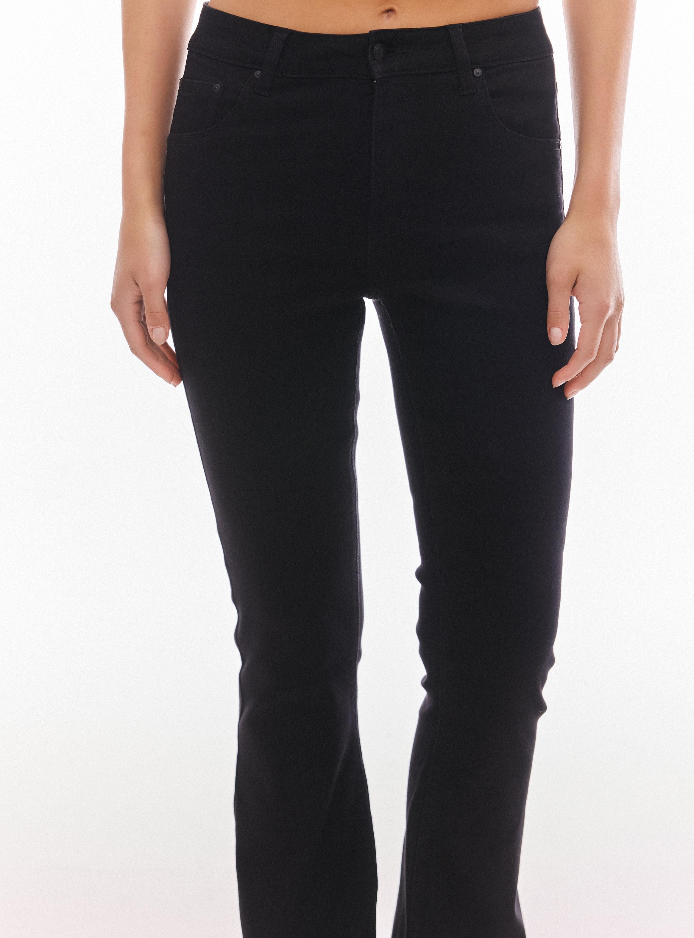 Jeans Básico 5 Bolsillos Flare Tiro Medio-2