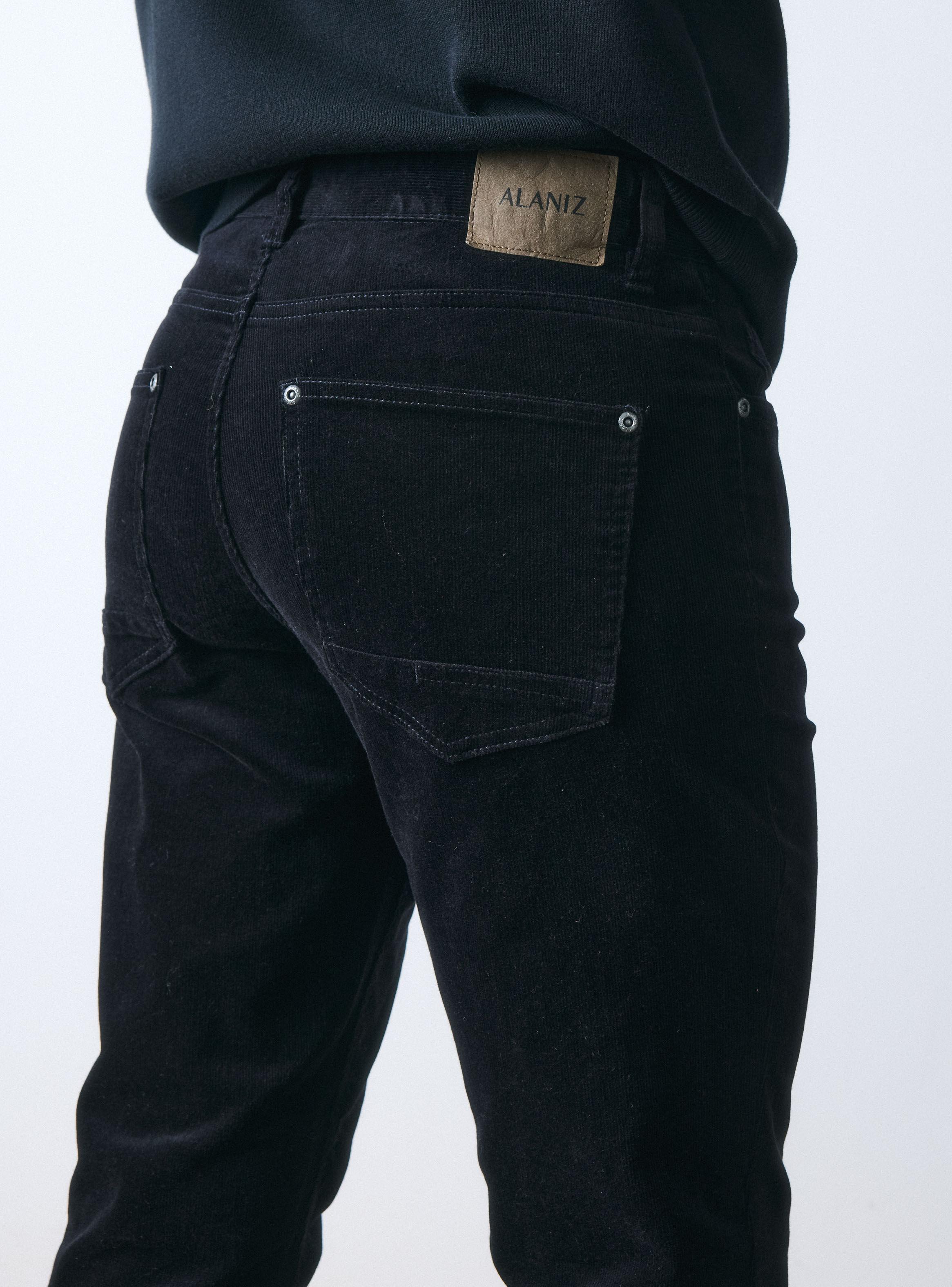 Pantalón Cotelé Slim con Spandex-3