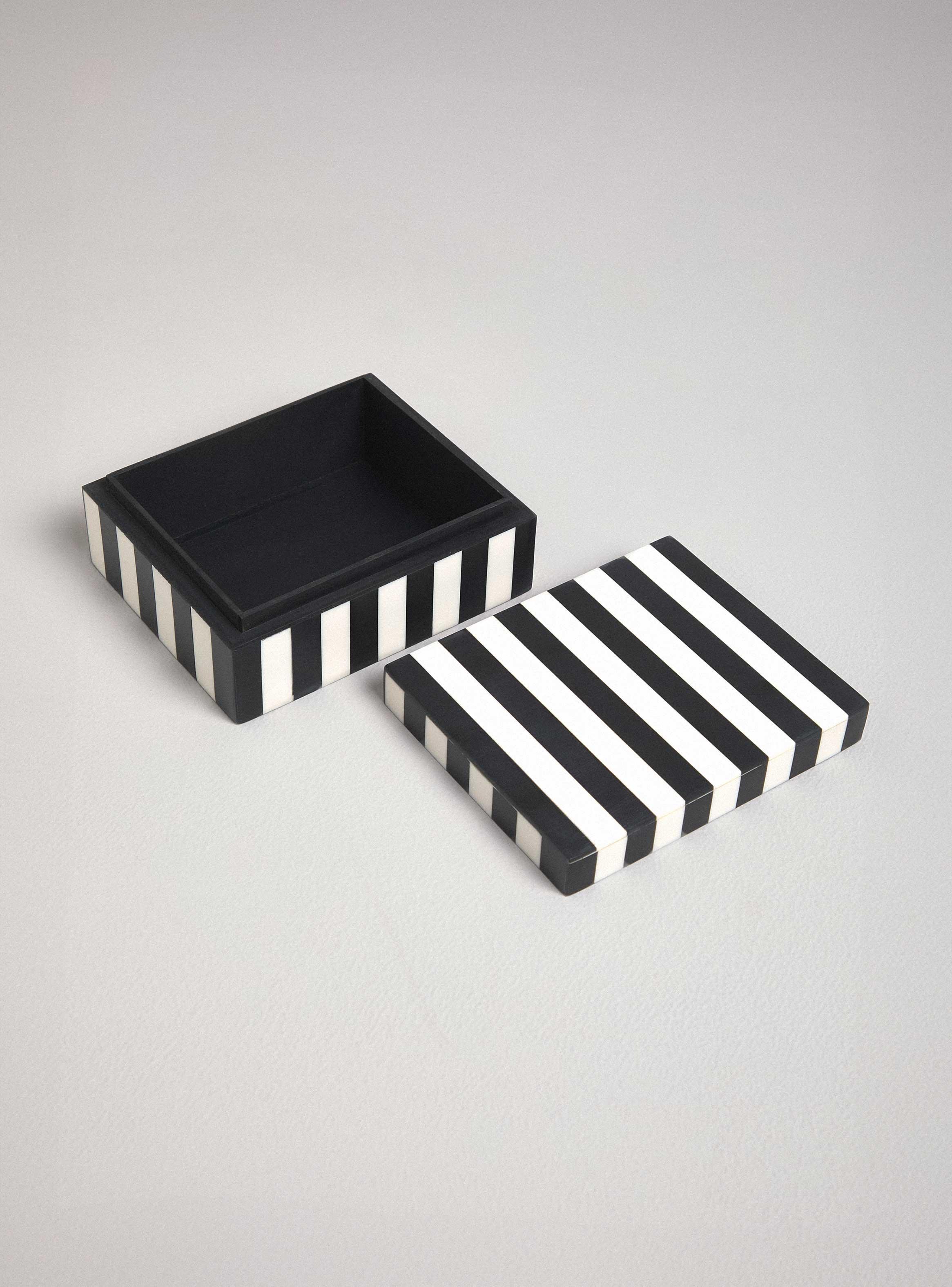 Caja Rayada M-2