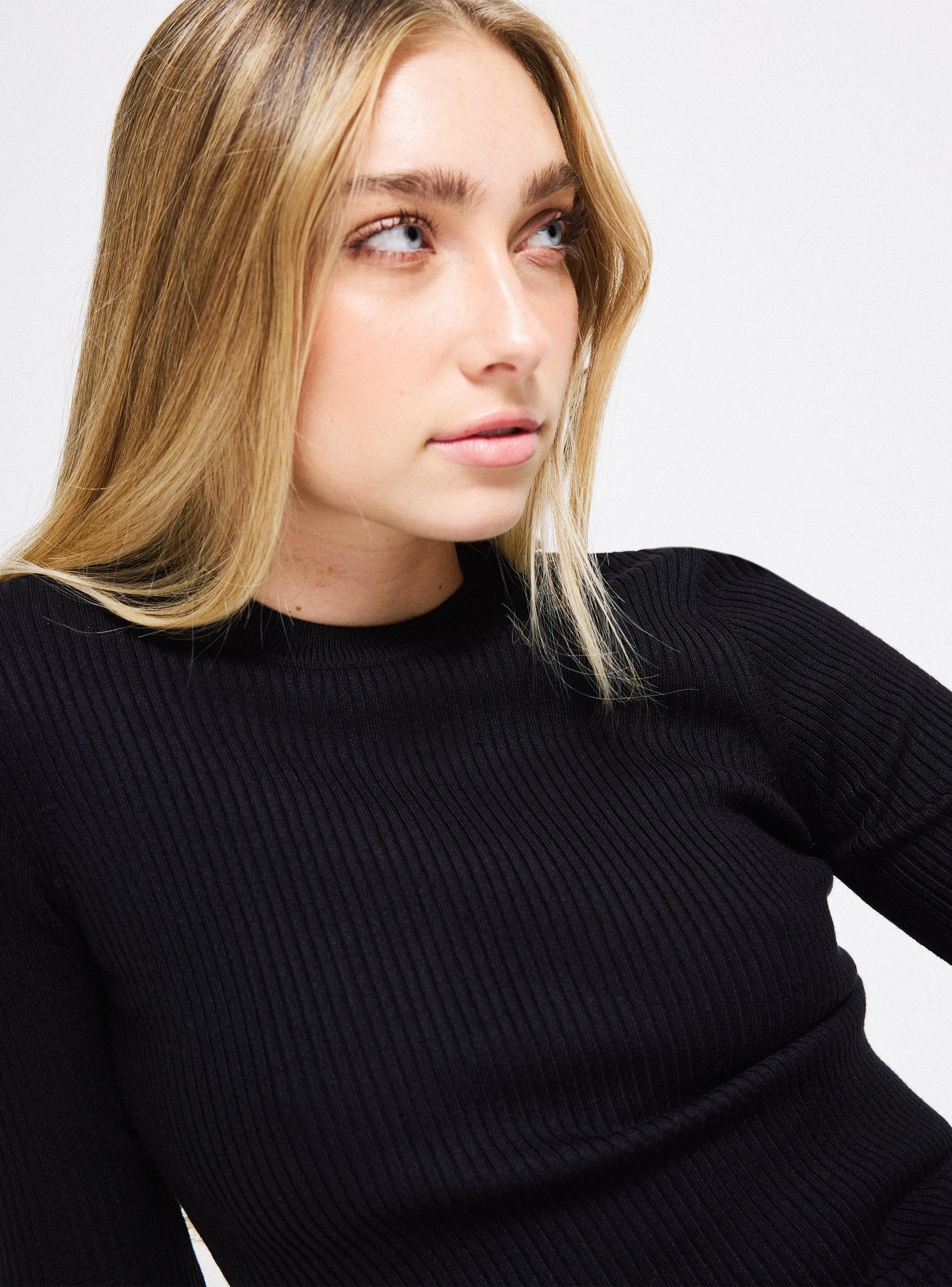 Sweater Liviano Cuello Redondo-2