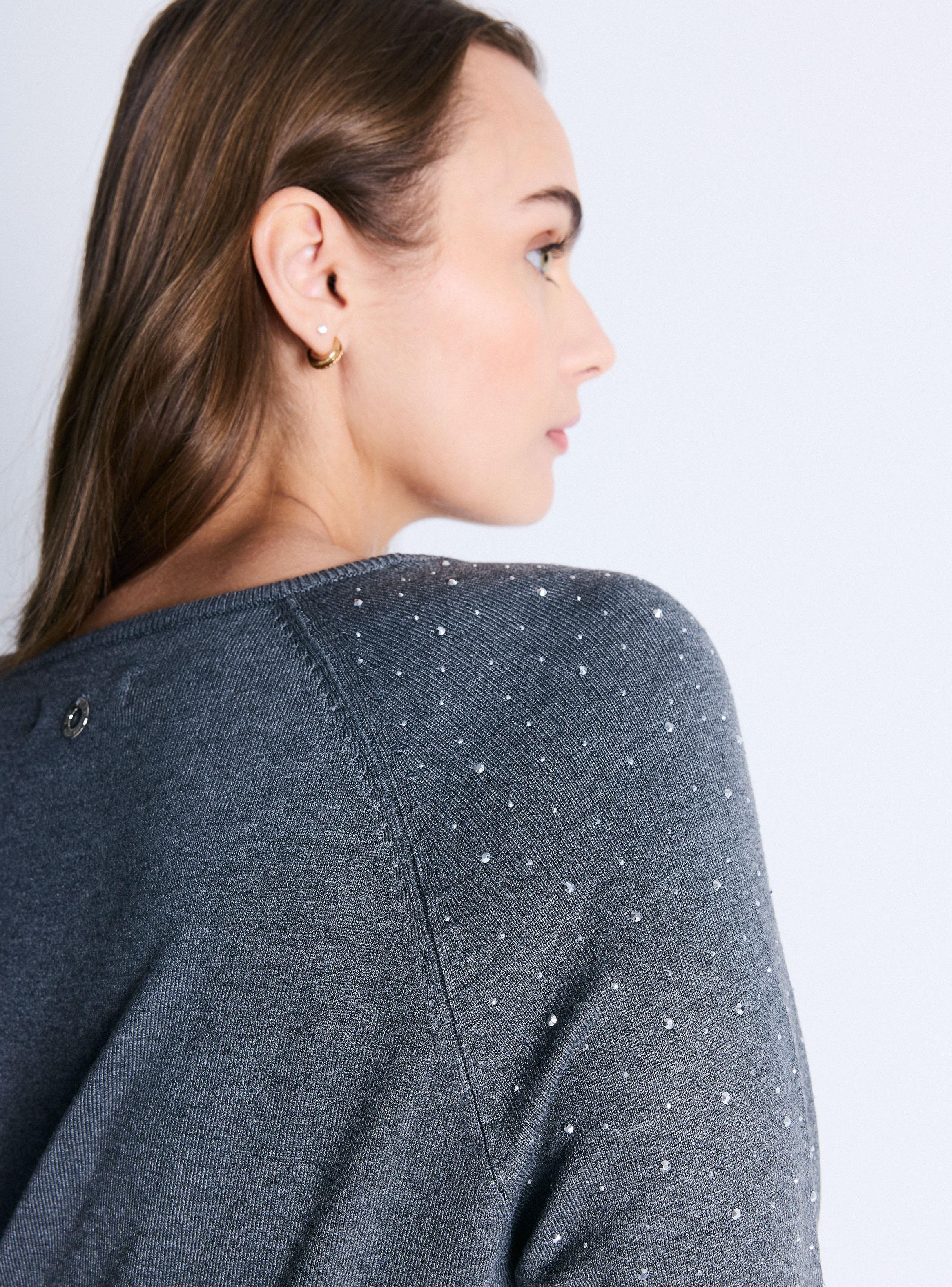 Sweater Tachas en Hombro-3