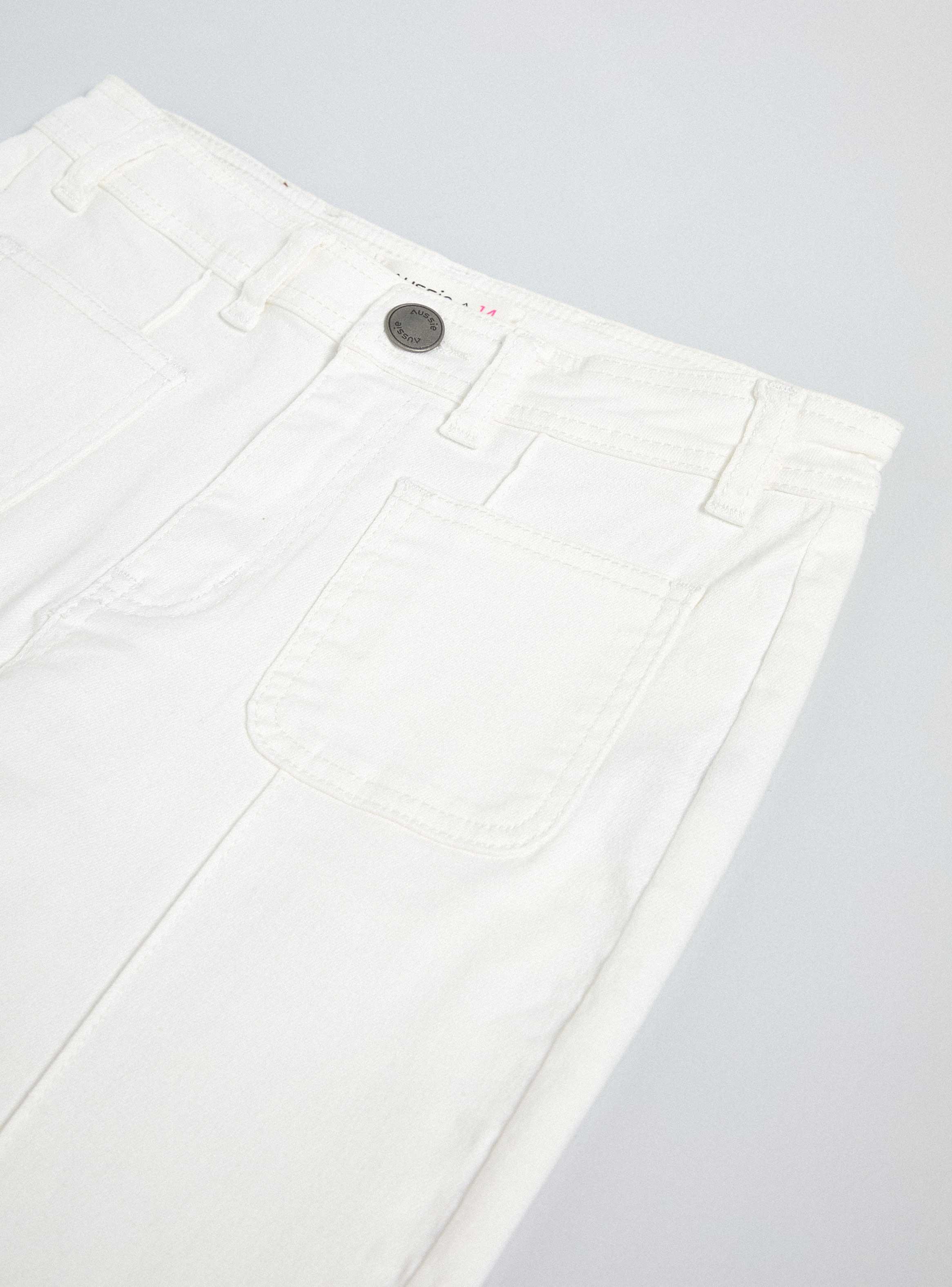 Jeans con Bolsillos Frontal y Cortes-2