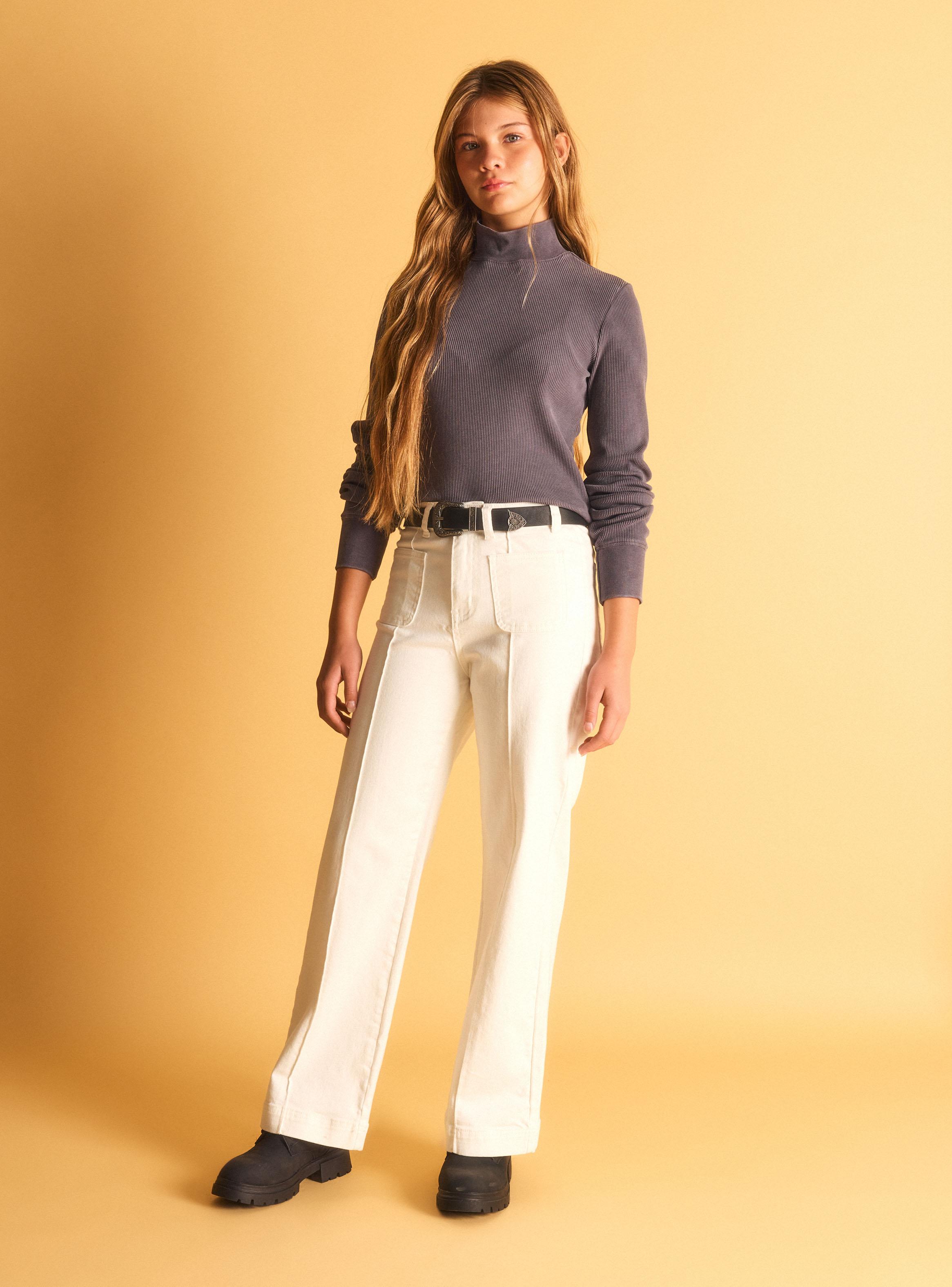 Jeans con Bolsillos Frontal y Cortes-3