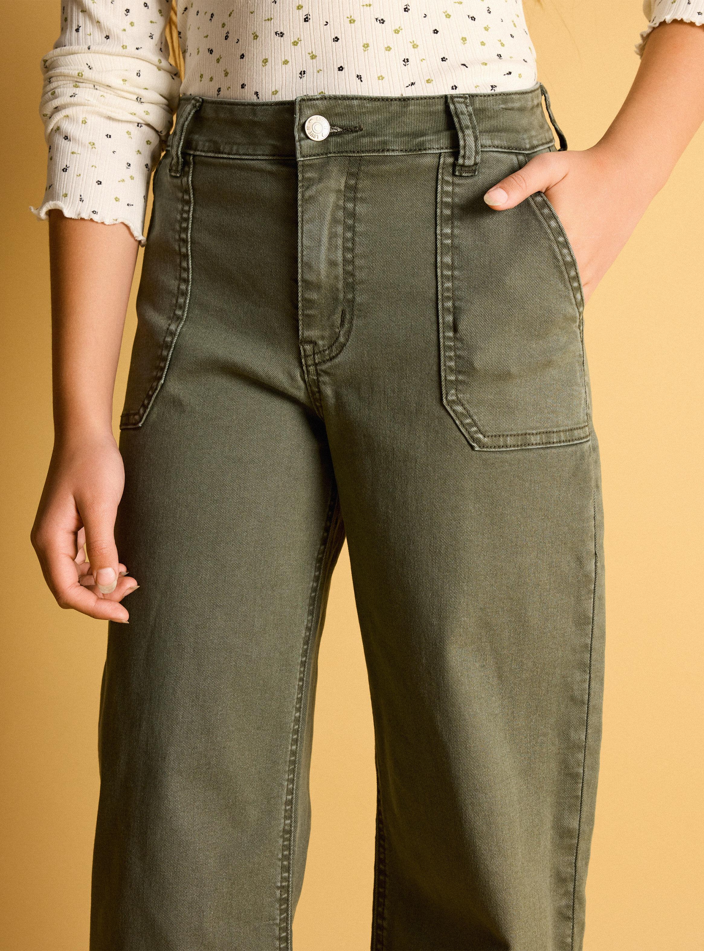 Pantalón con Bolsillos Grandes-3