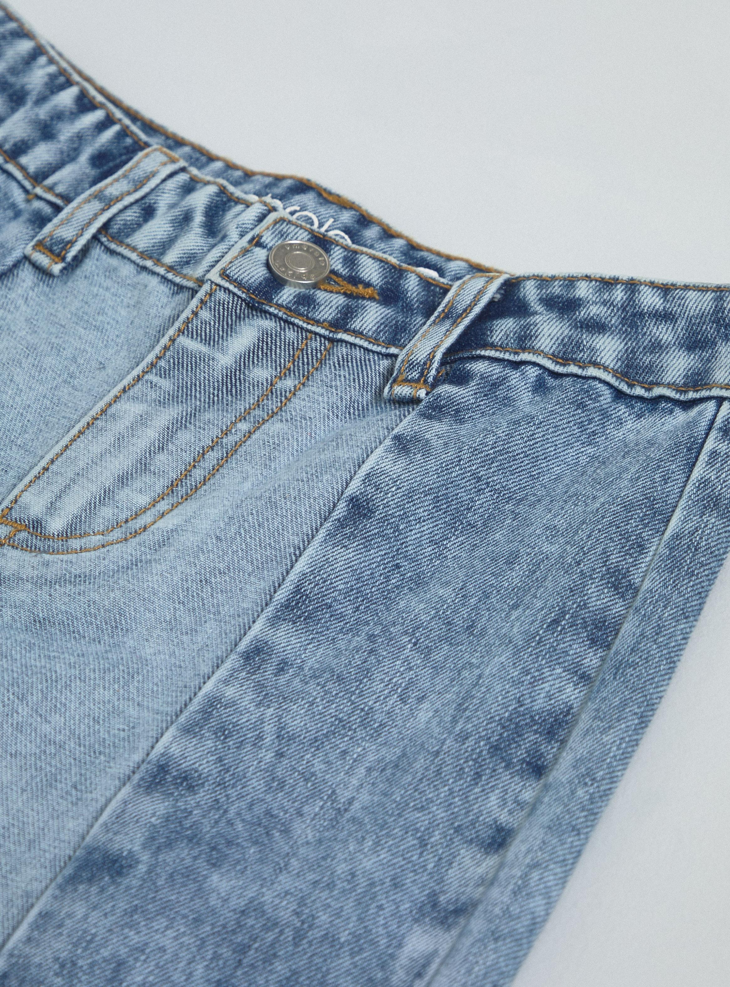 Jeans Paneles con Bordado en los Bolsillos-4