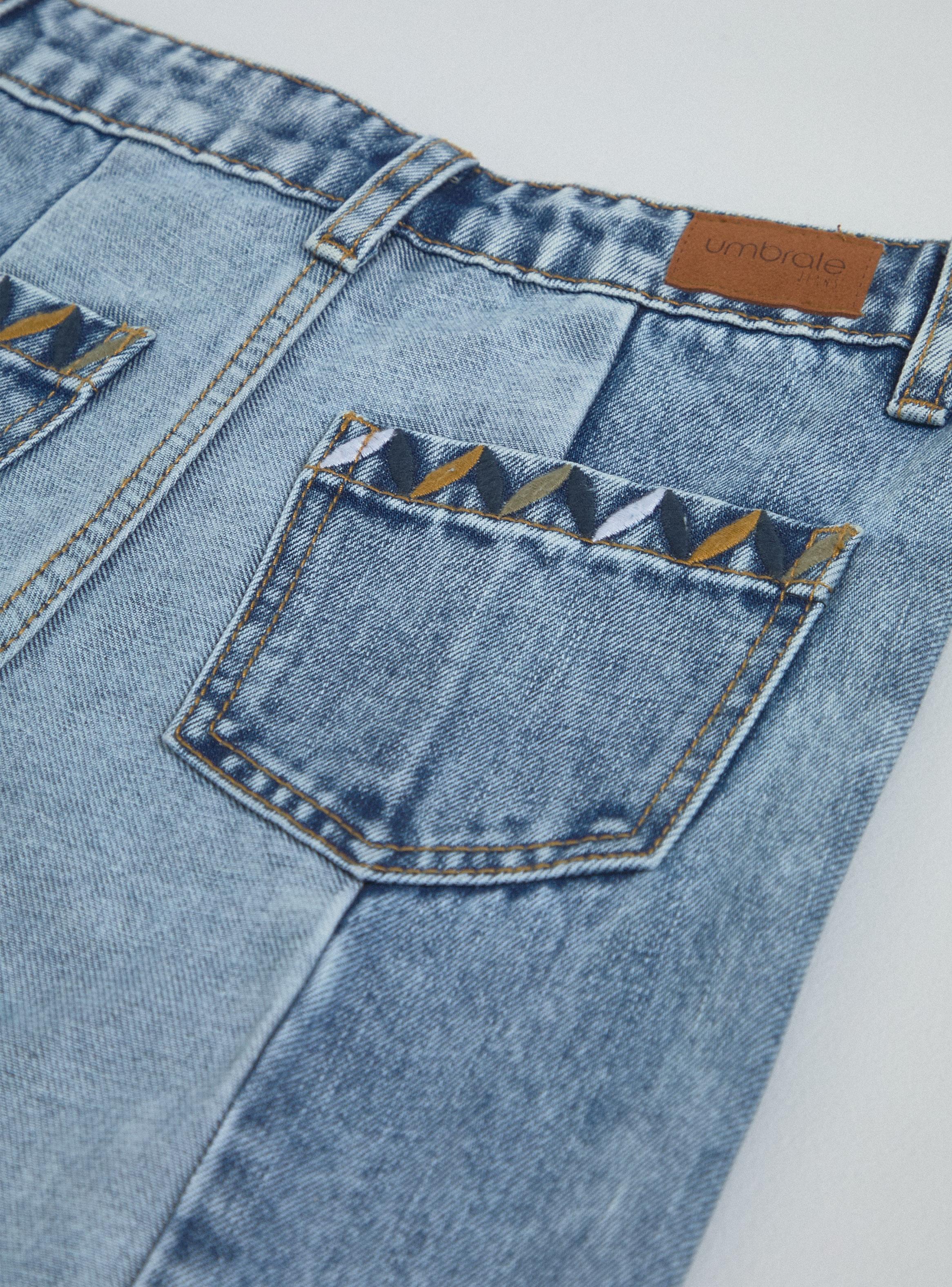 Jeans Paneles con Bordado en los Bolsillos-3