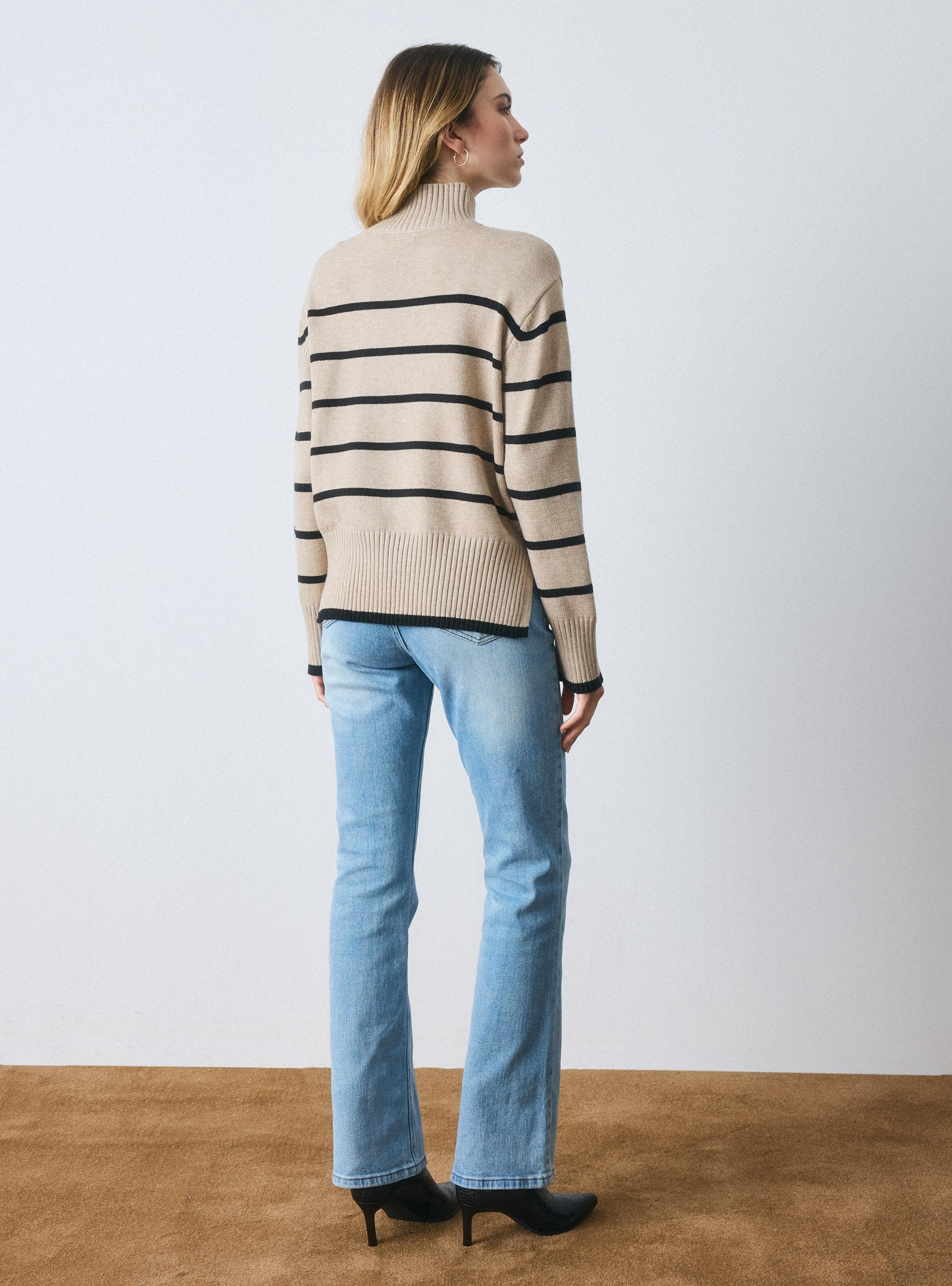 Sweater Holgado con Líneas-5