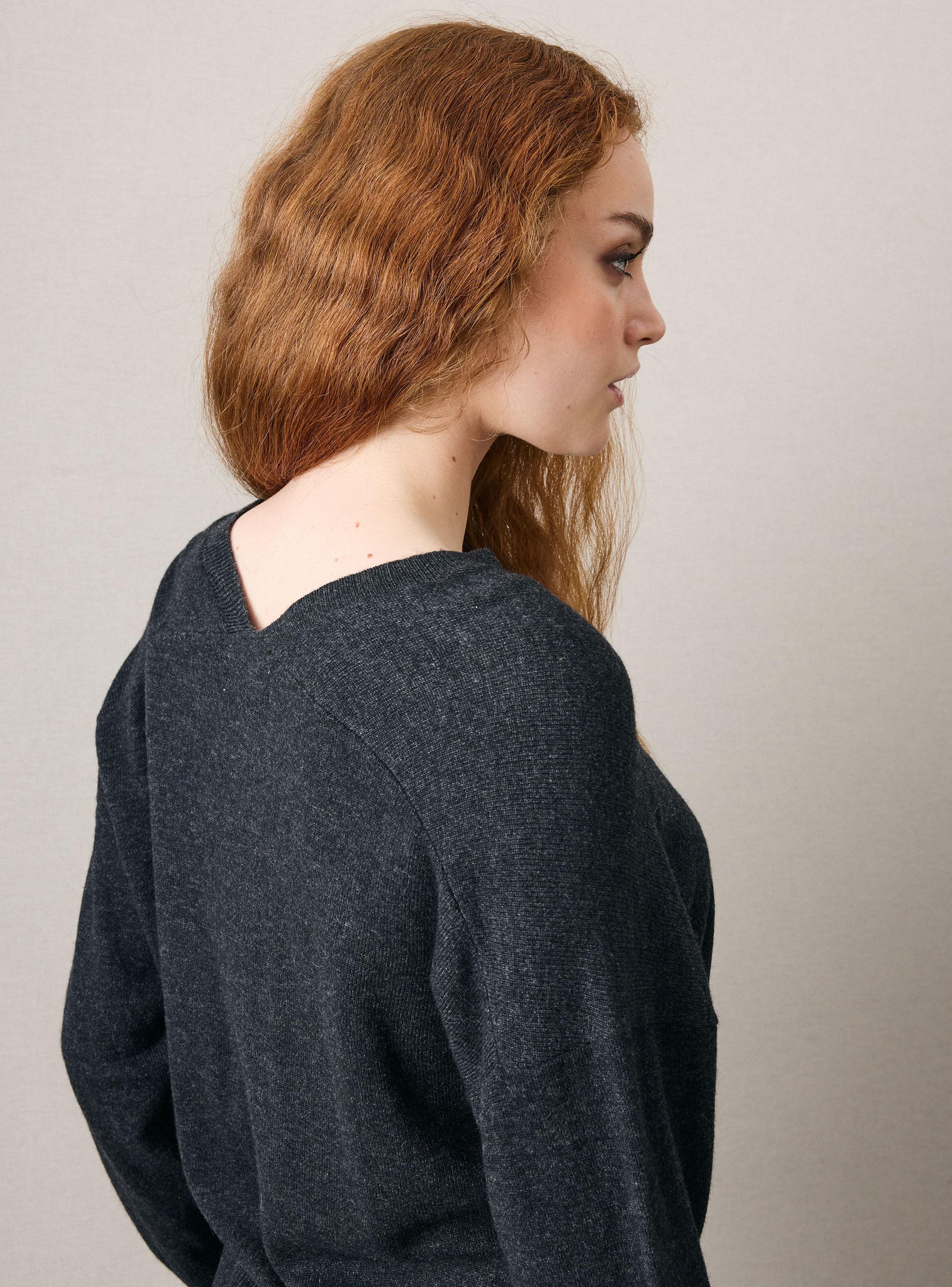 Sweater Cuello en V Tejido con Lana-3