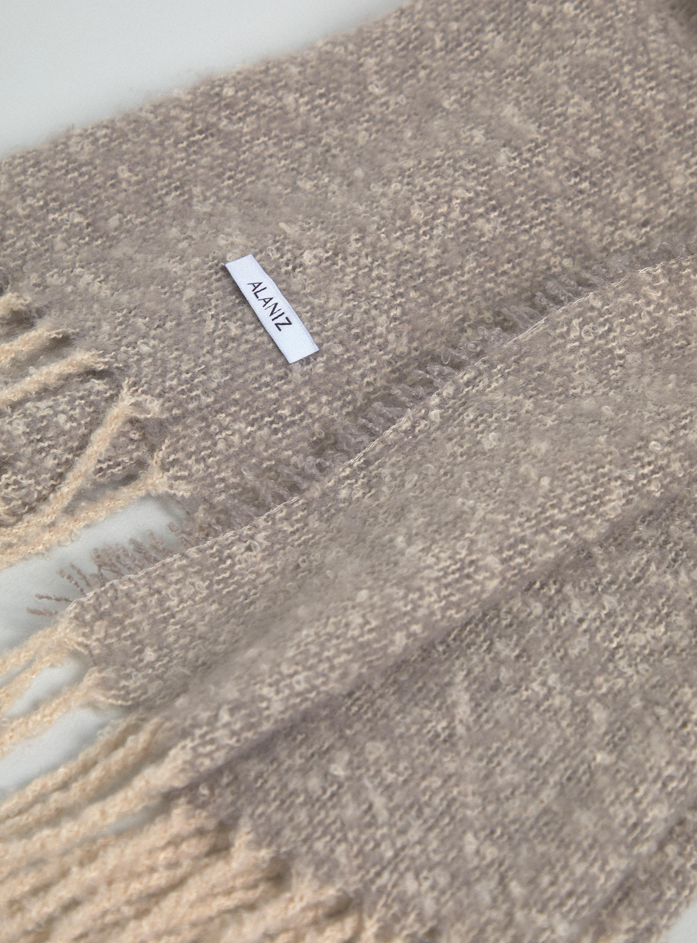 Bufanda Tejido Jacquard con Flecos-2