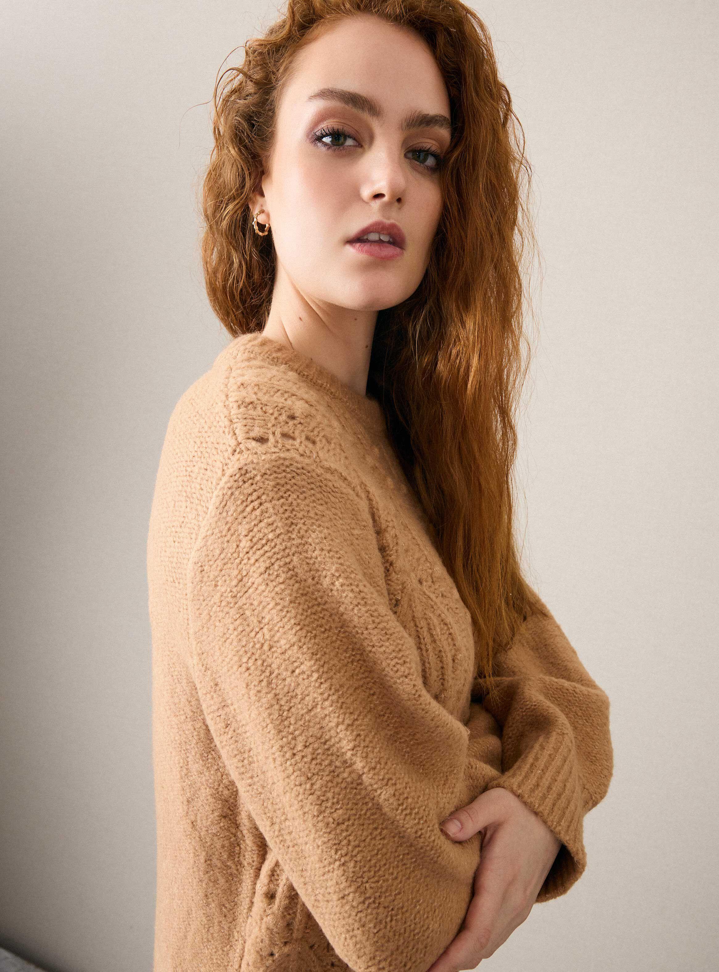 Sweater Tejido Fantasía con Aberturas-3