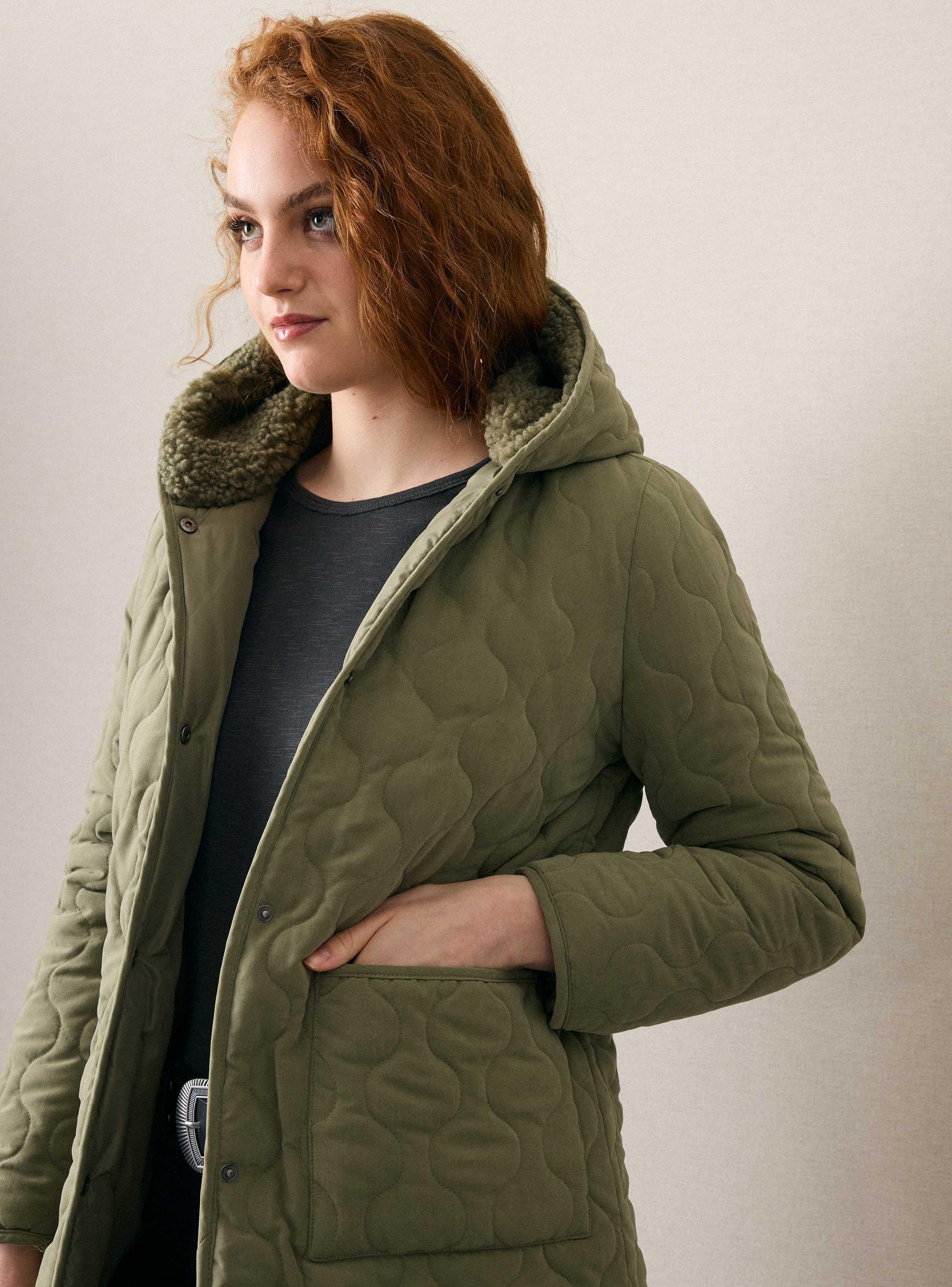 Parka Acolchada Liviana con Broches y Gorro-2