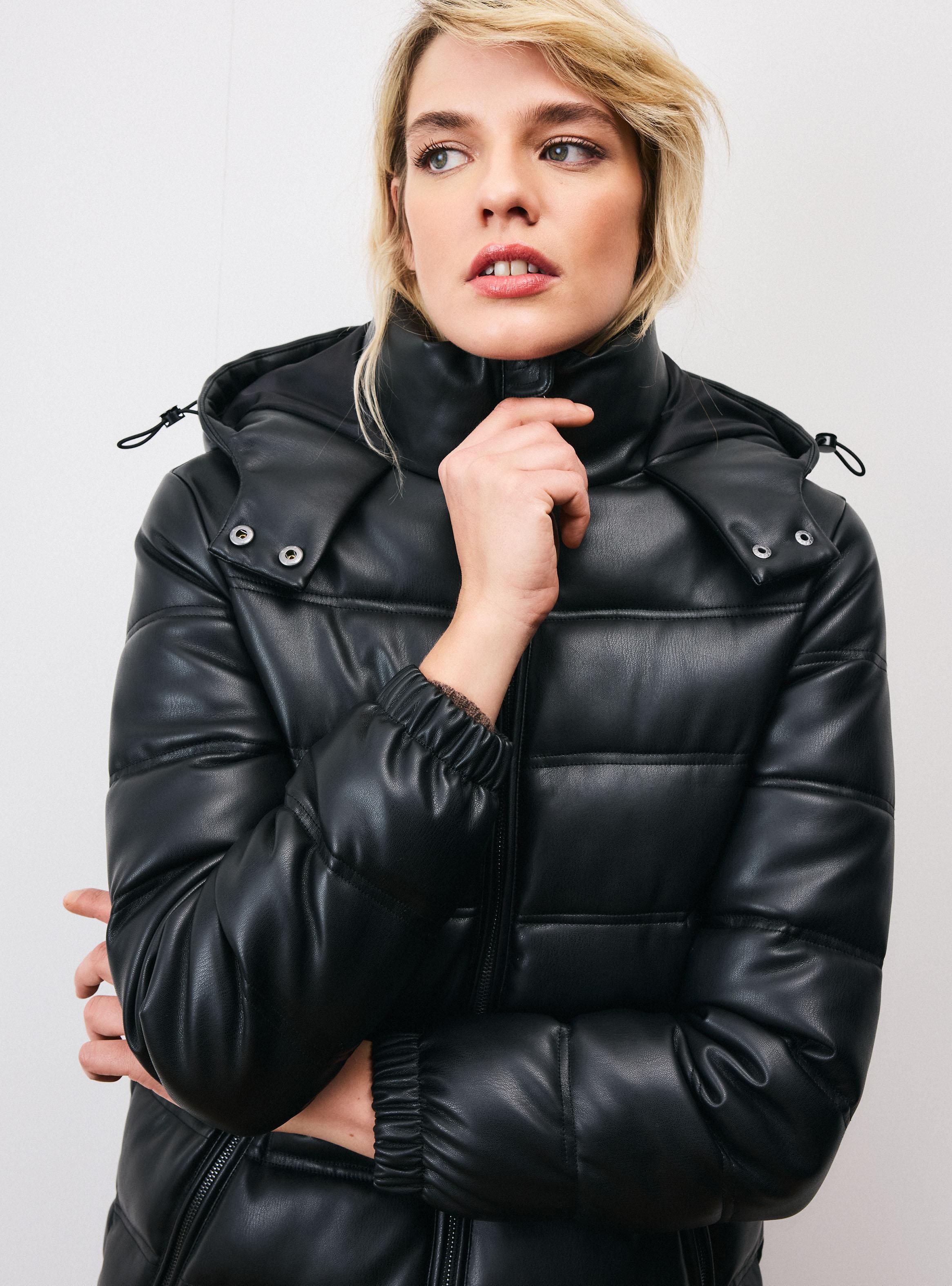 Parka Acolchada Larga de Cuero Sintético-2