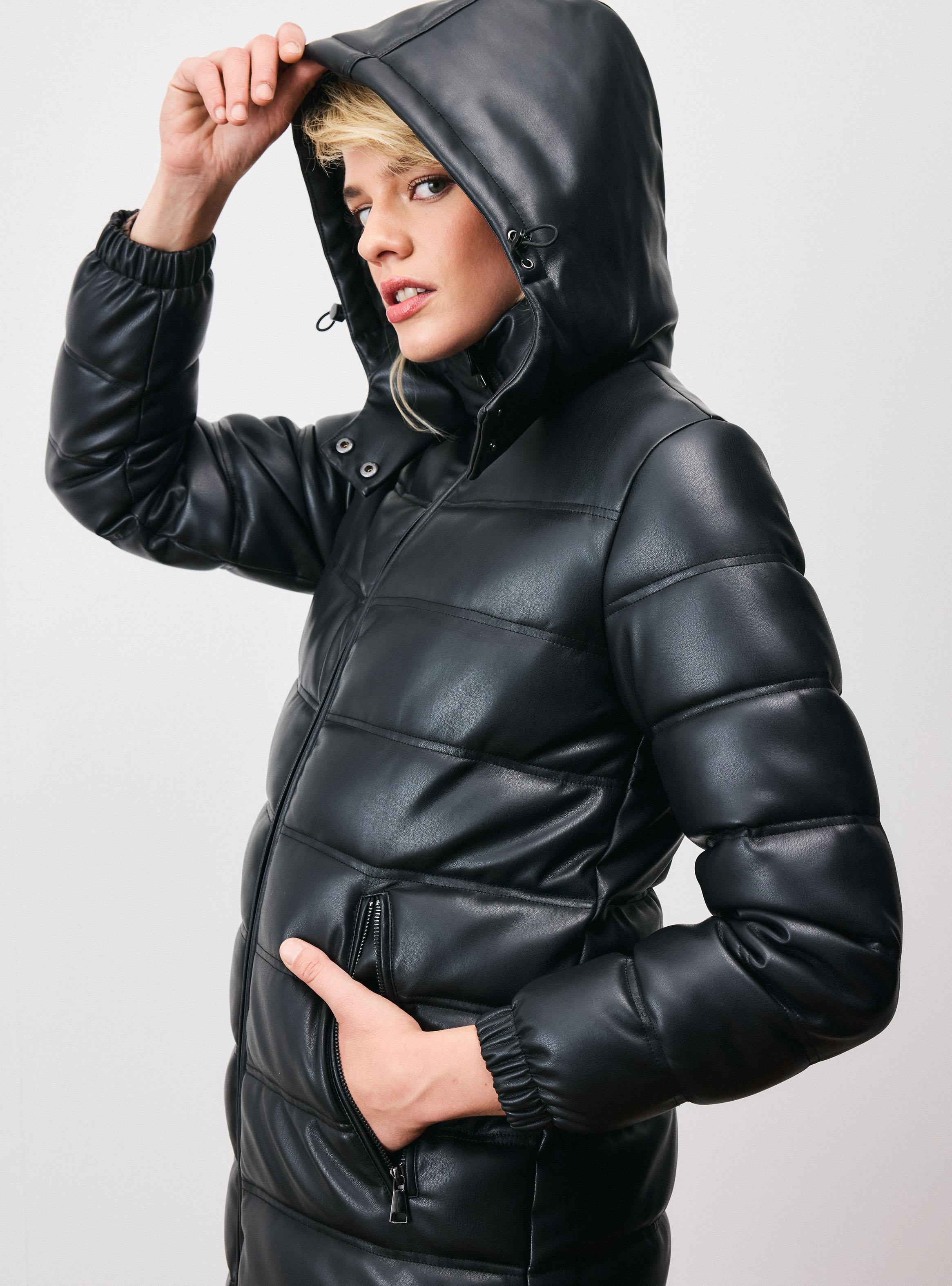 Parka Acolchada Larga de Cuero Sintético-3