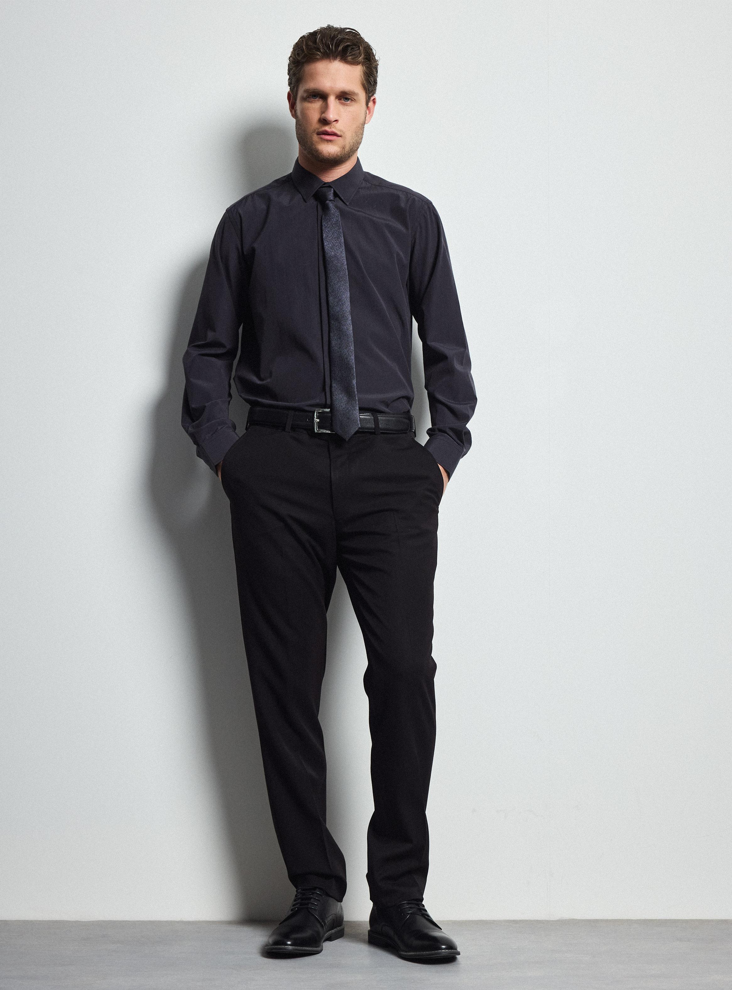 Pantalon Negro Slim Fit con Spandex-4