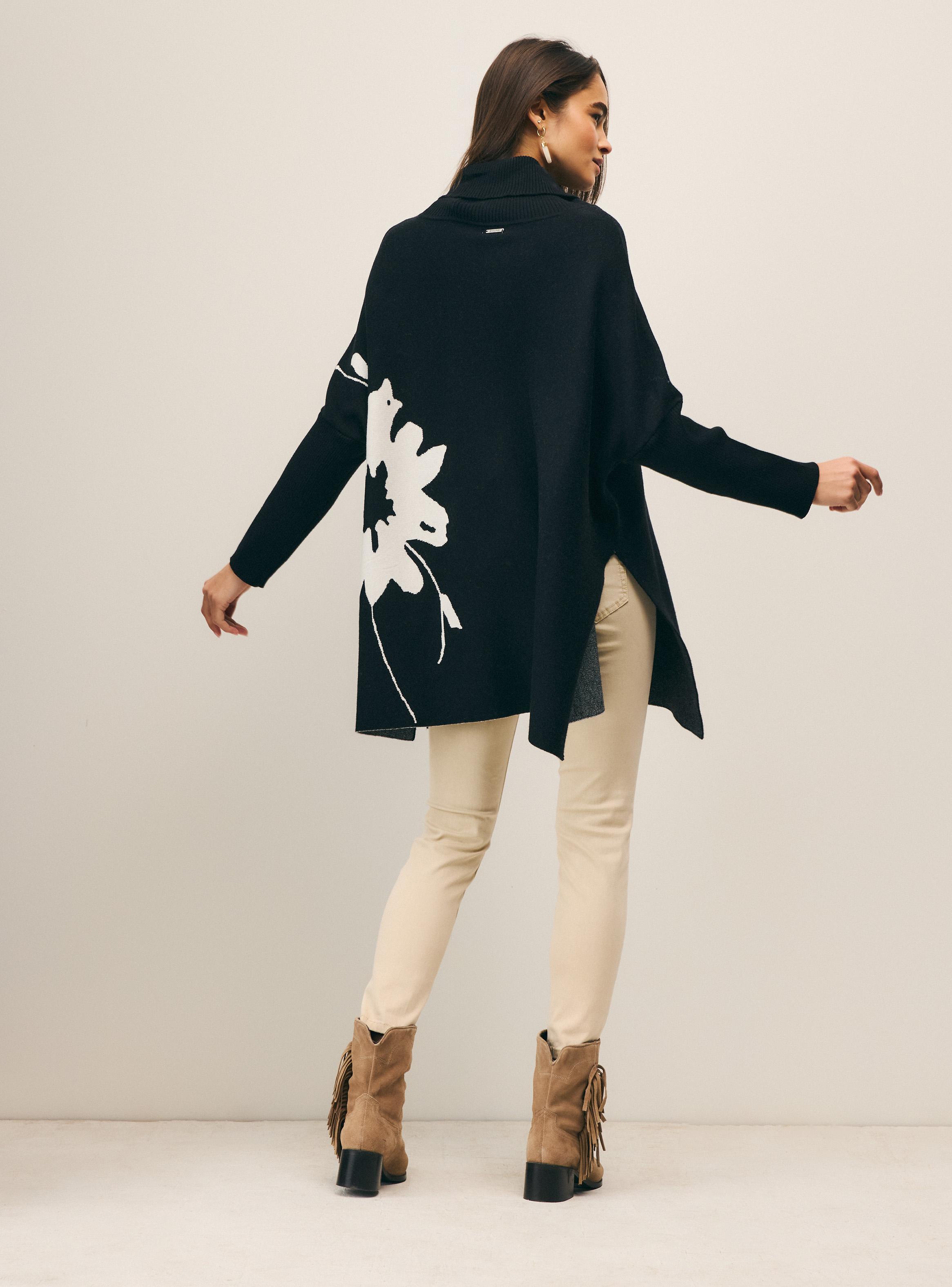 Sweater Tipo Poncho con Diseño Jacquard-5