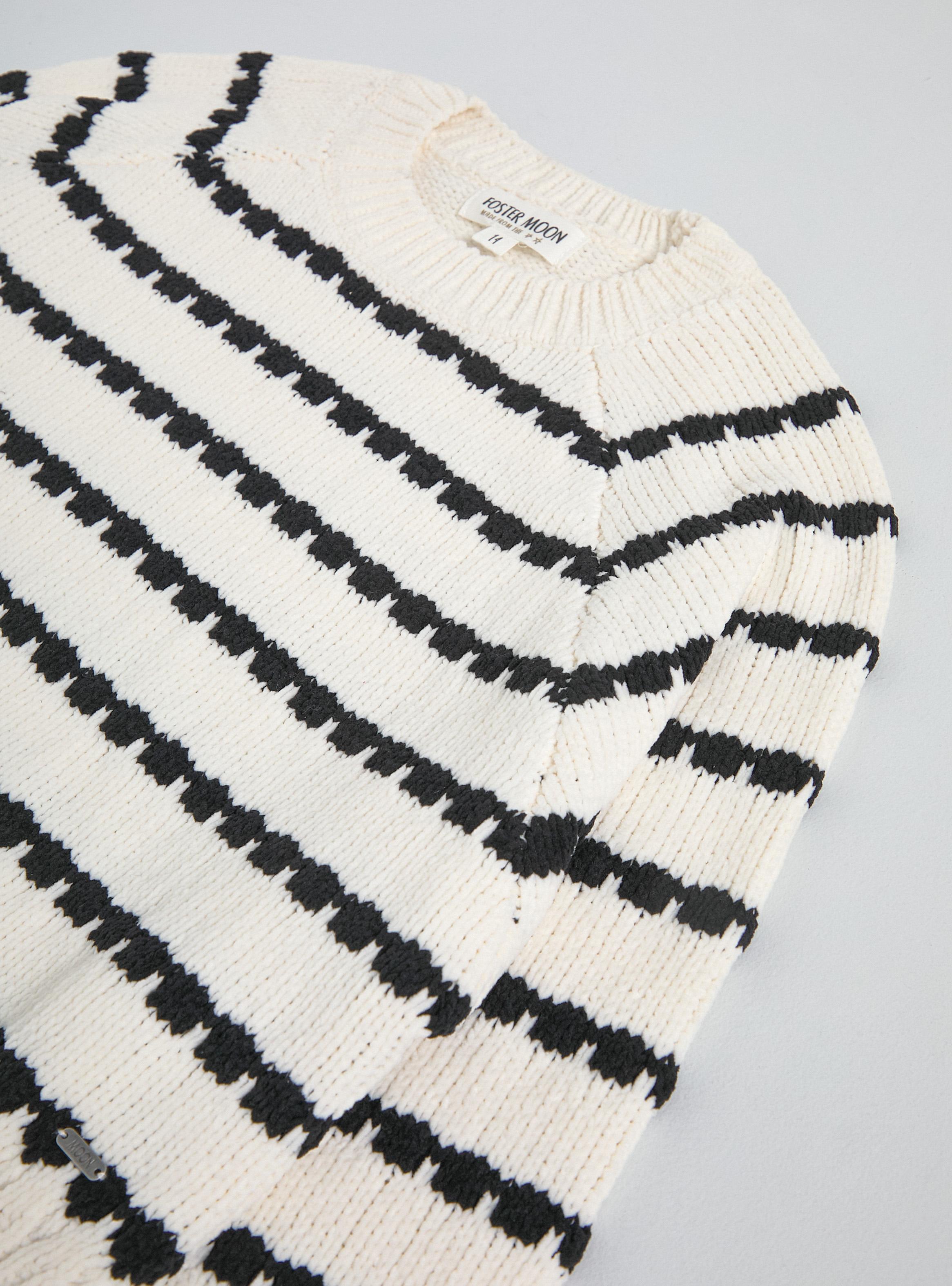 Sweater Jacquard Blanco y Negro-4