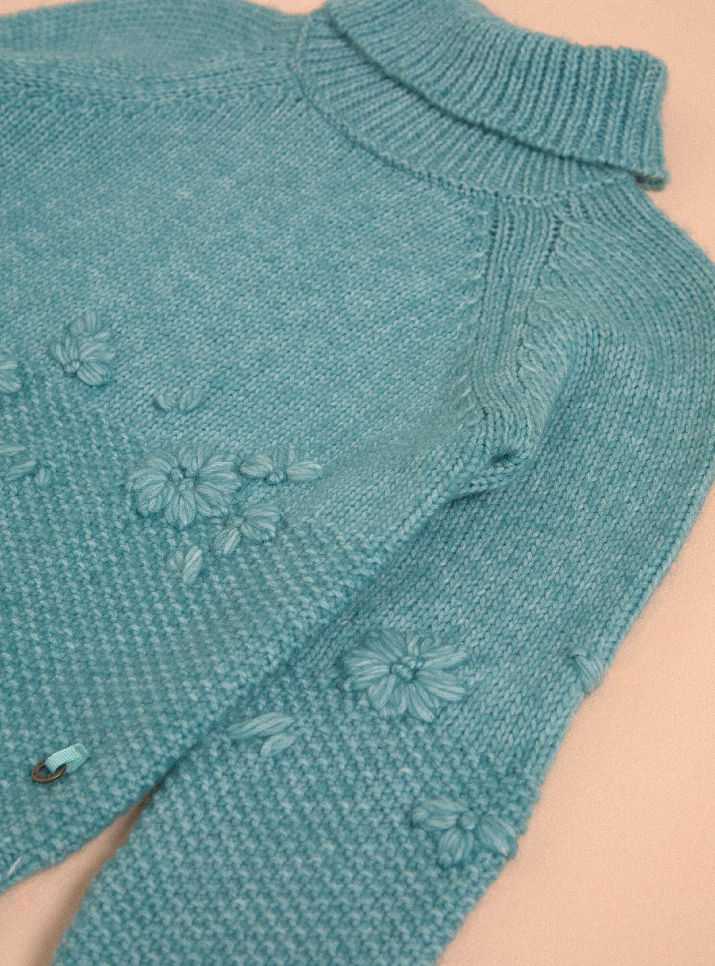 Sweater Cuello Alto con Flores Bordadas-2