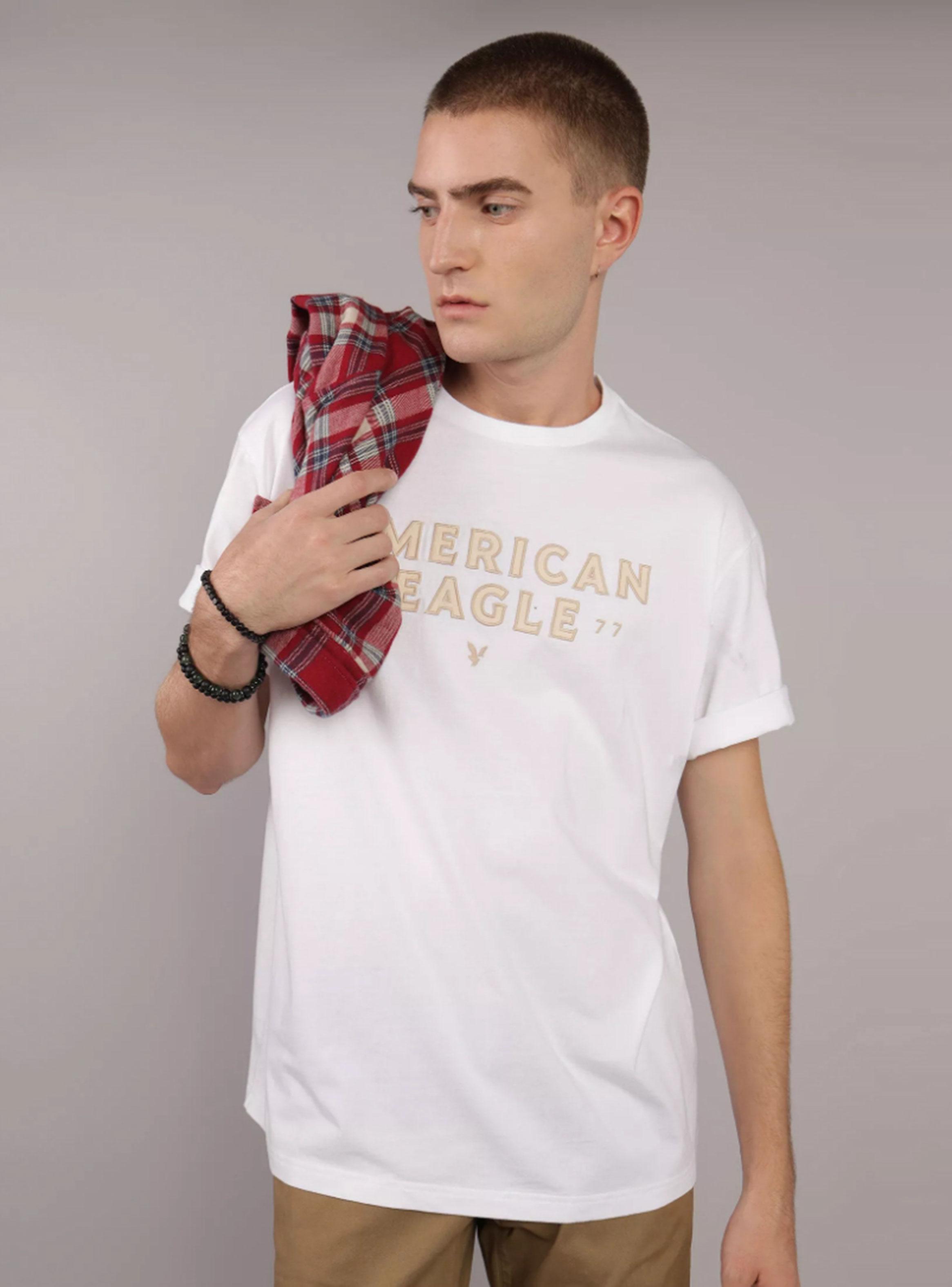Polera AE Gráfico Logo con Relieve-0