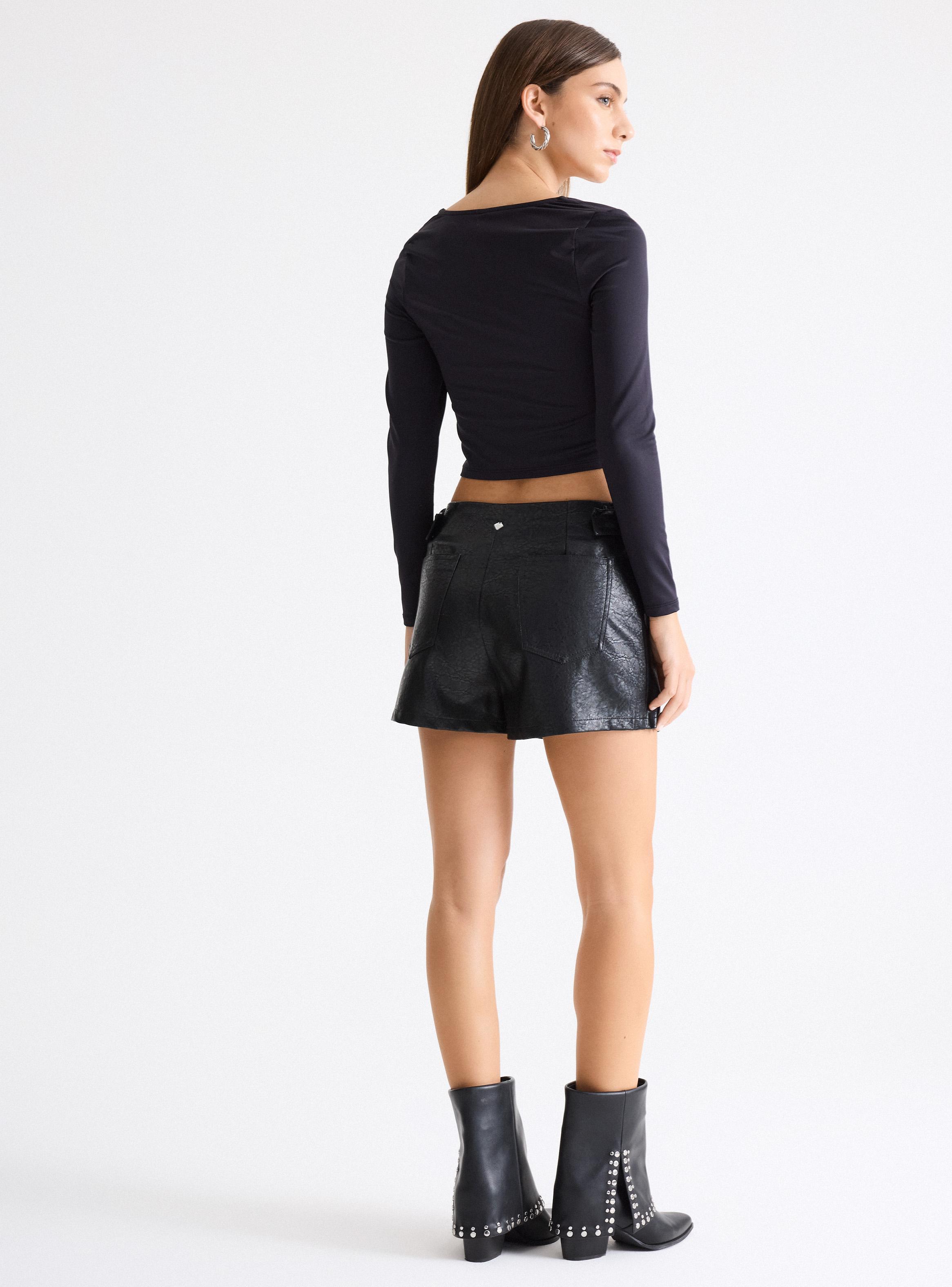 Falda Skort Simil Cuero Texturado con Cierre y Hebillas-5