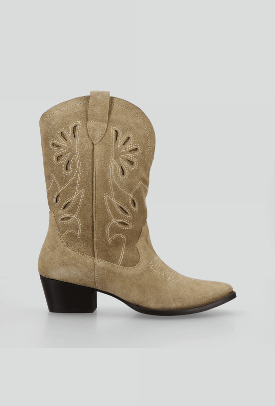 Bota de Gamuza con Calados y Bordados Mujer-3