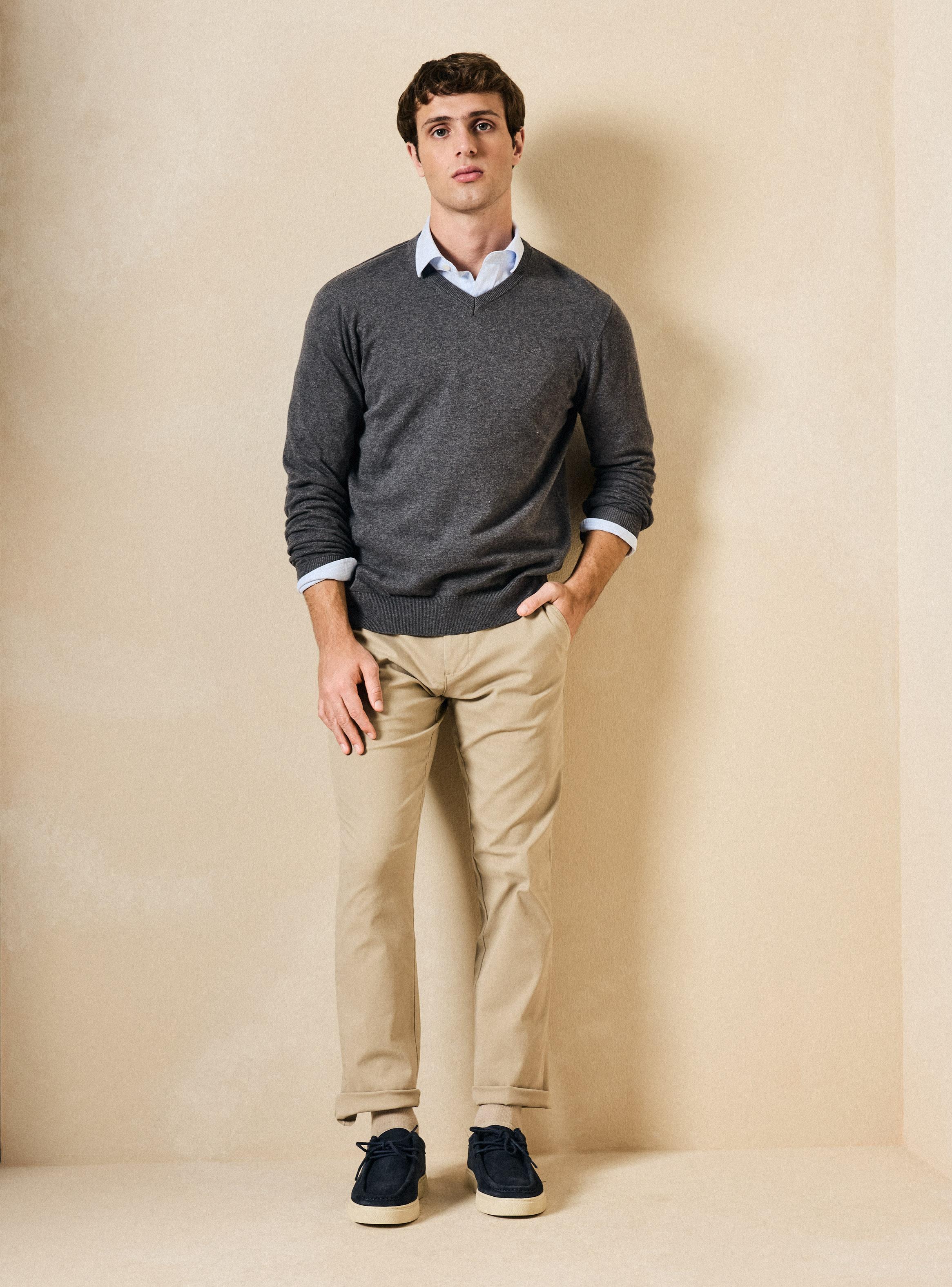 Sweater Básico Cuello V-4