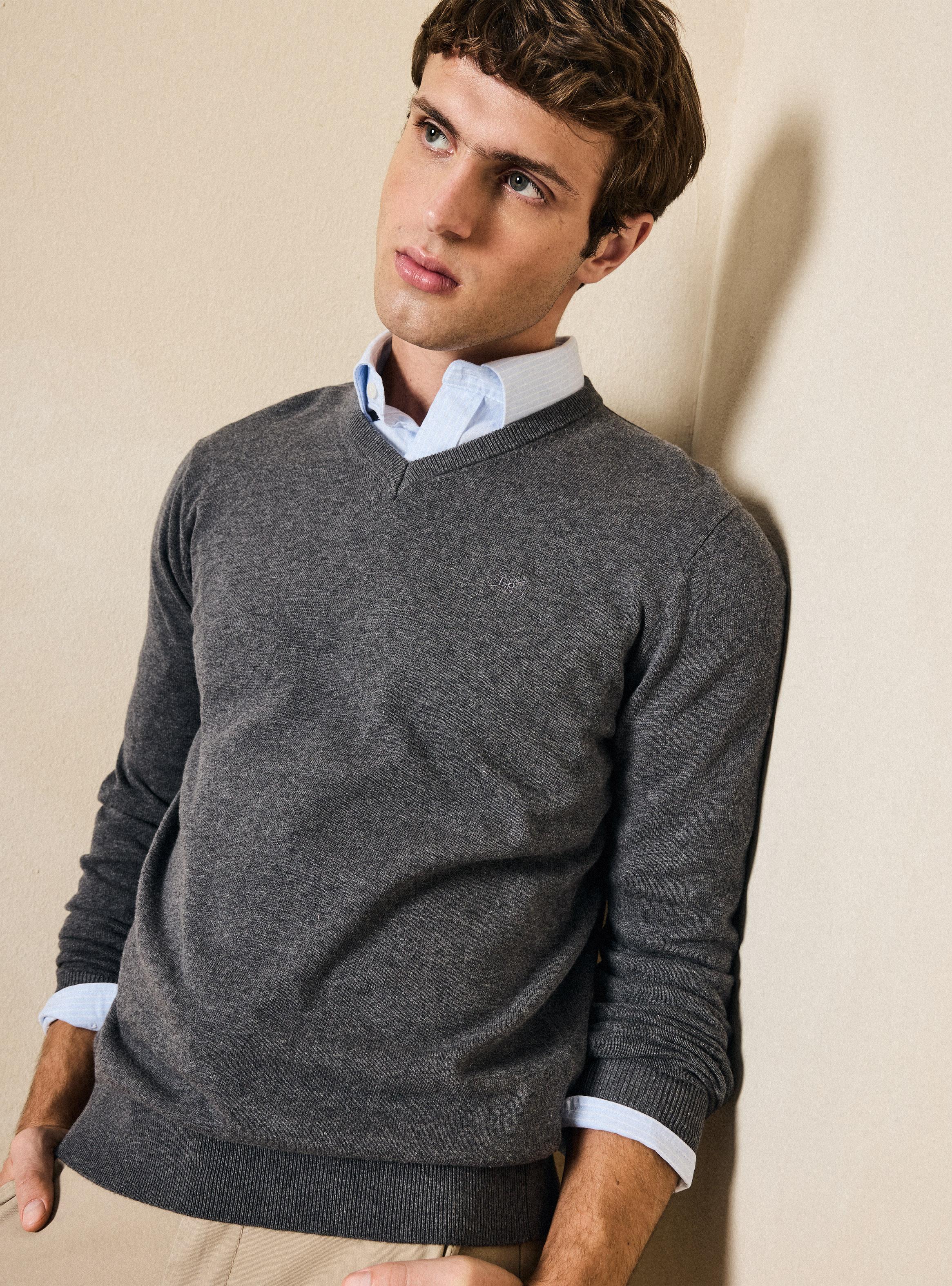 Sweater Básico Cuello V-2