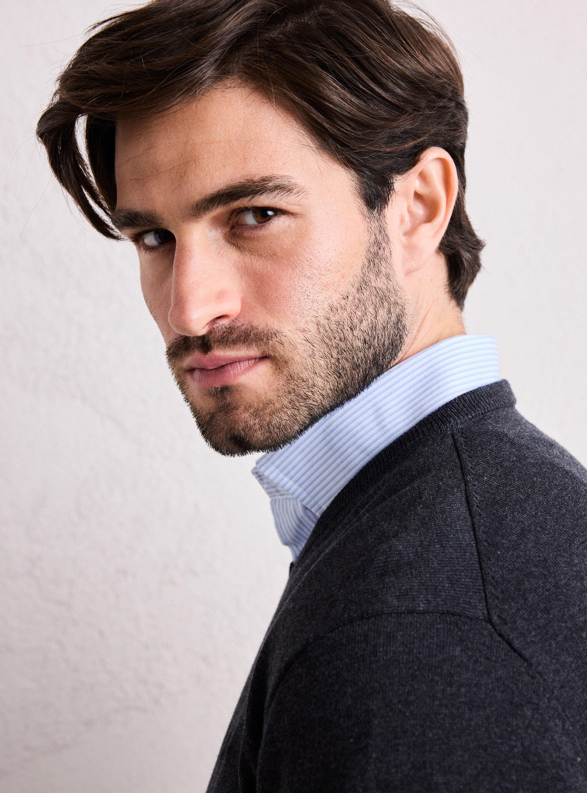 Sweater Básico Cuello V-3