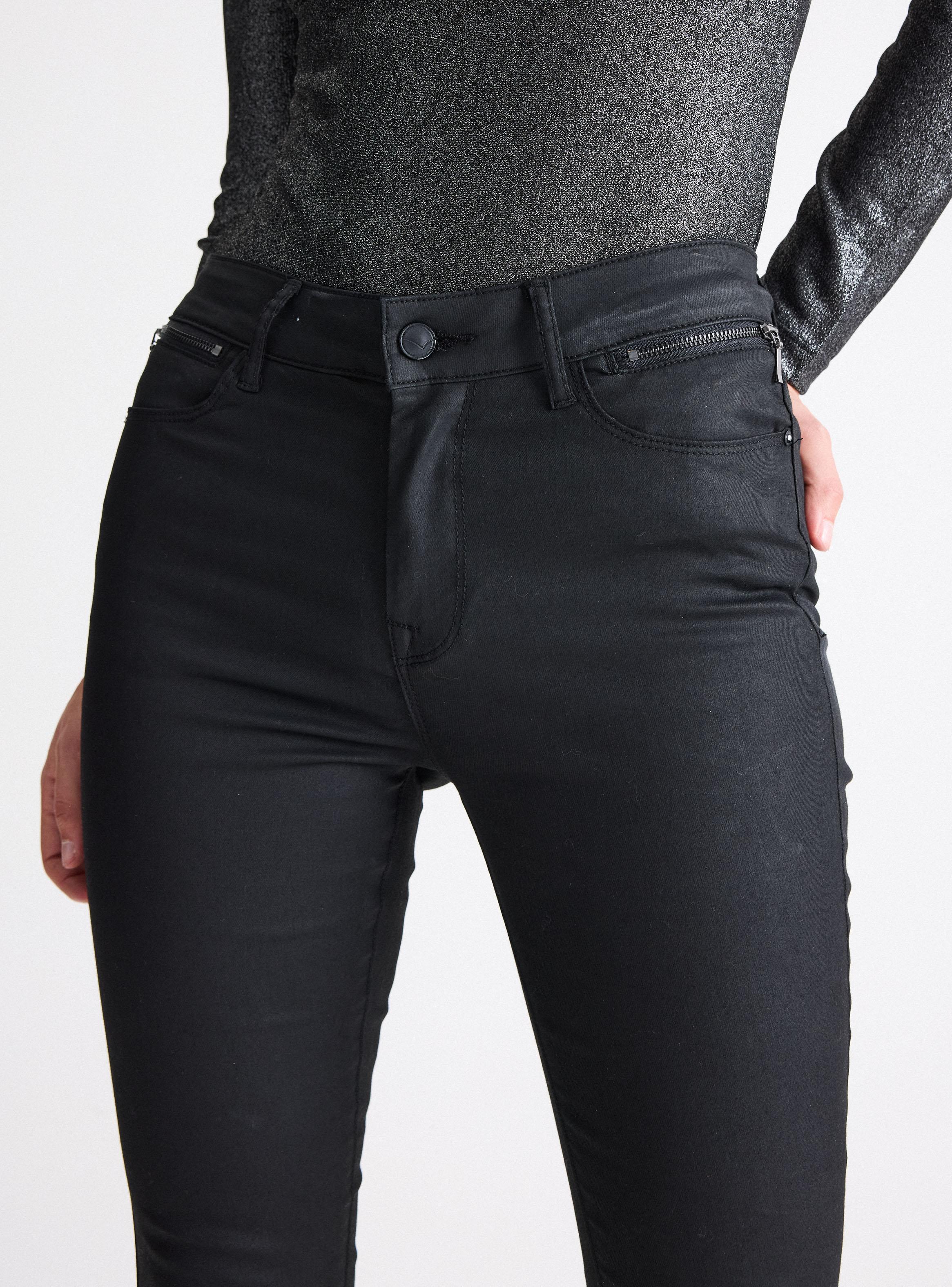 Jeans Push Up Invisible Tela Resinada Cierres y Aplicaciones-2