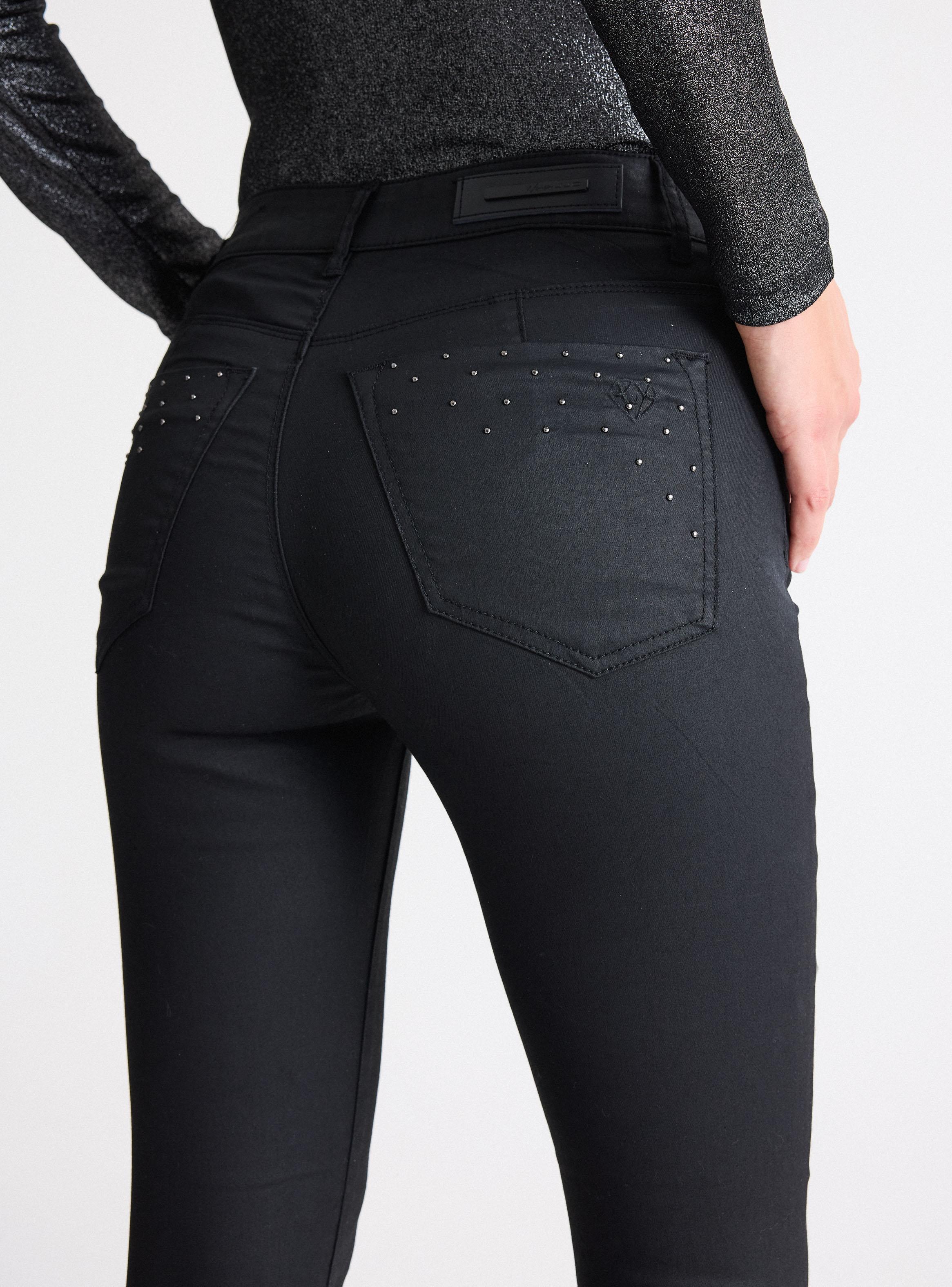 Jeans Push Up Invisible Tela Resinada Cierres y Aplicaciones-3